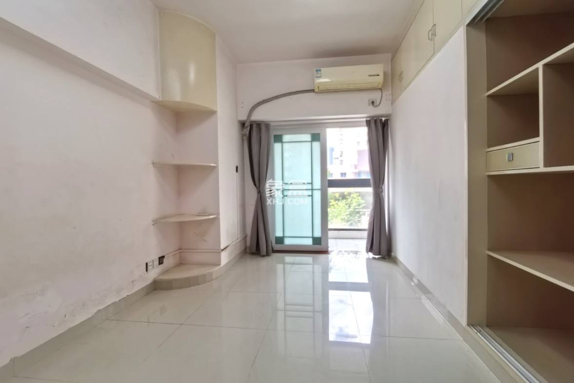 名门广场北区(二期) 3室2厅1卫 126.0万 名门广场北区(二期) 3室2厅1卫 126.0万客厅