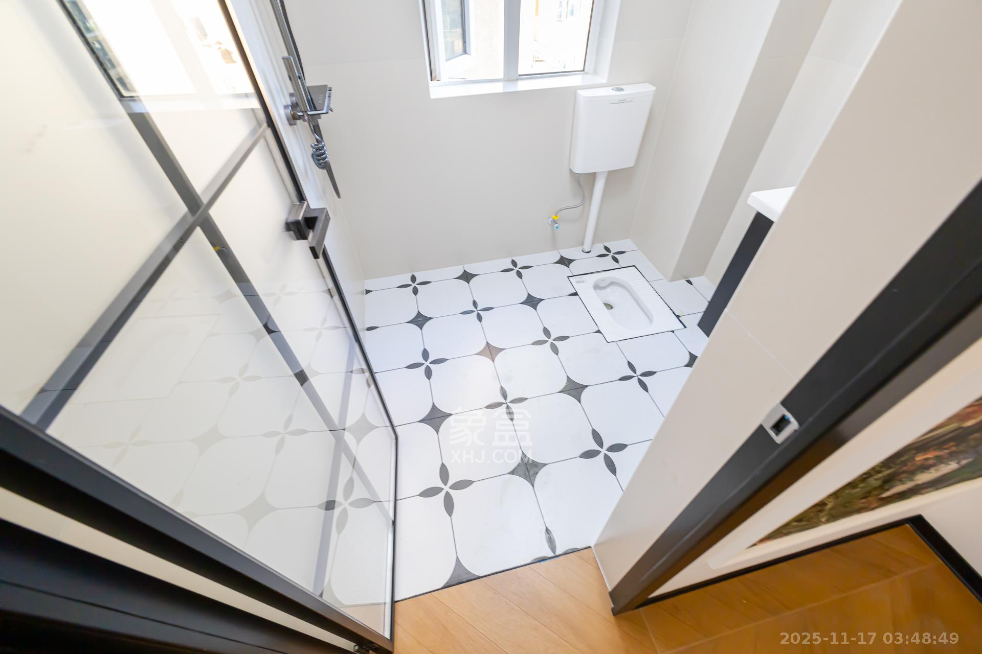 山与墅  4室2厅2卫    105.8万卫生间