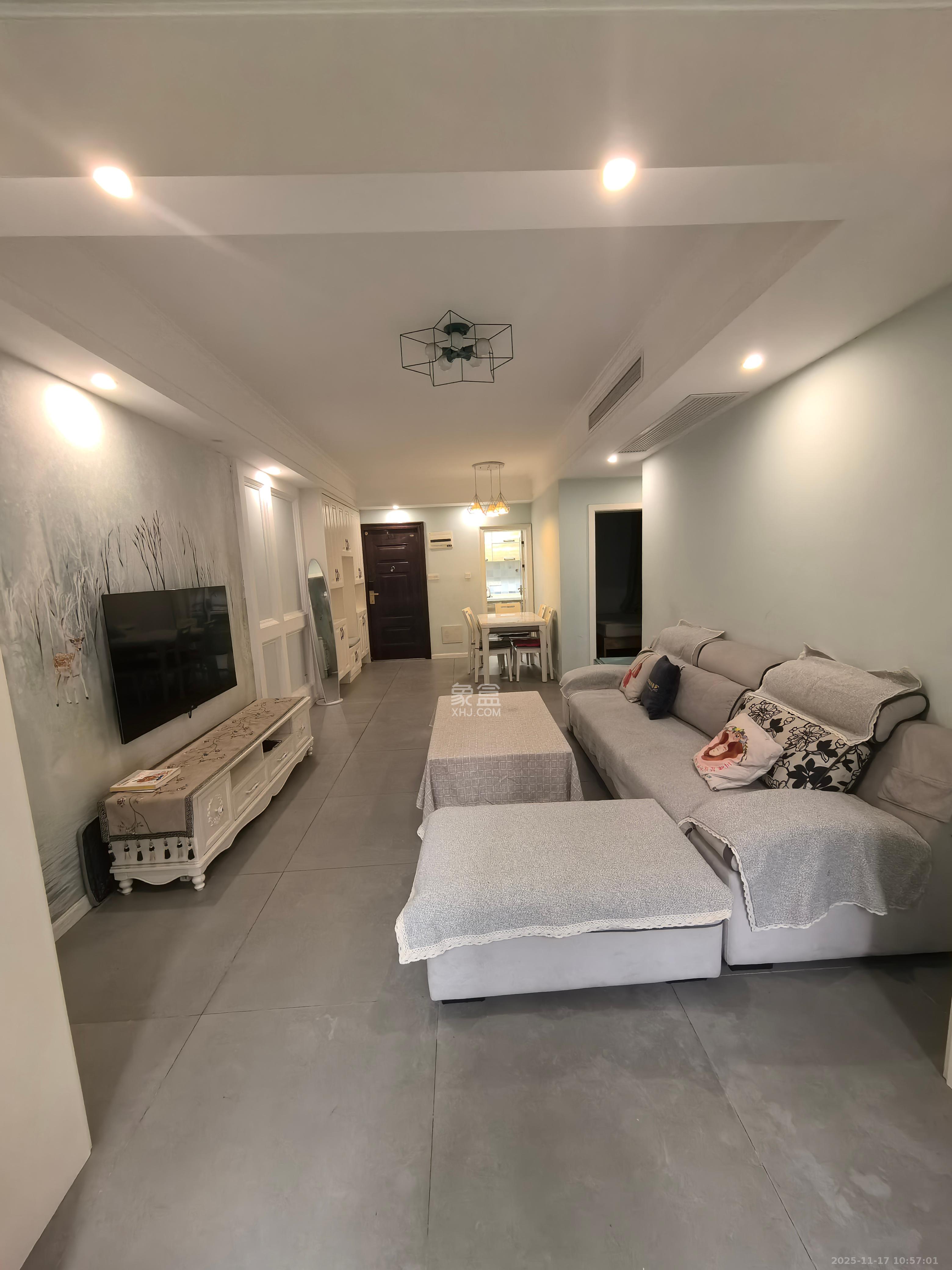 协信星澜汇  2室2厅1卫    2600.0元/月