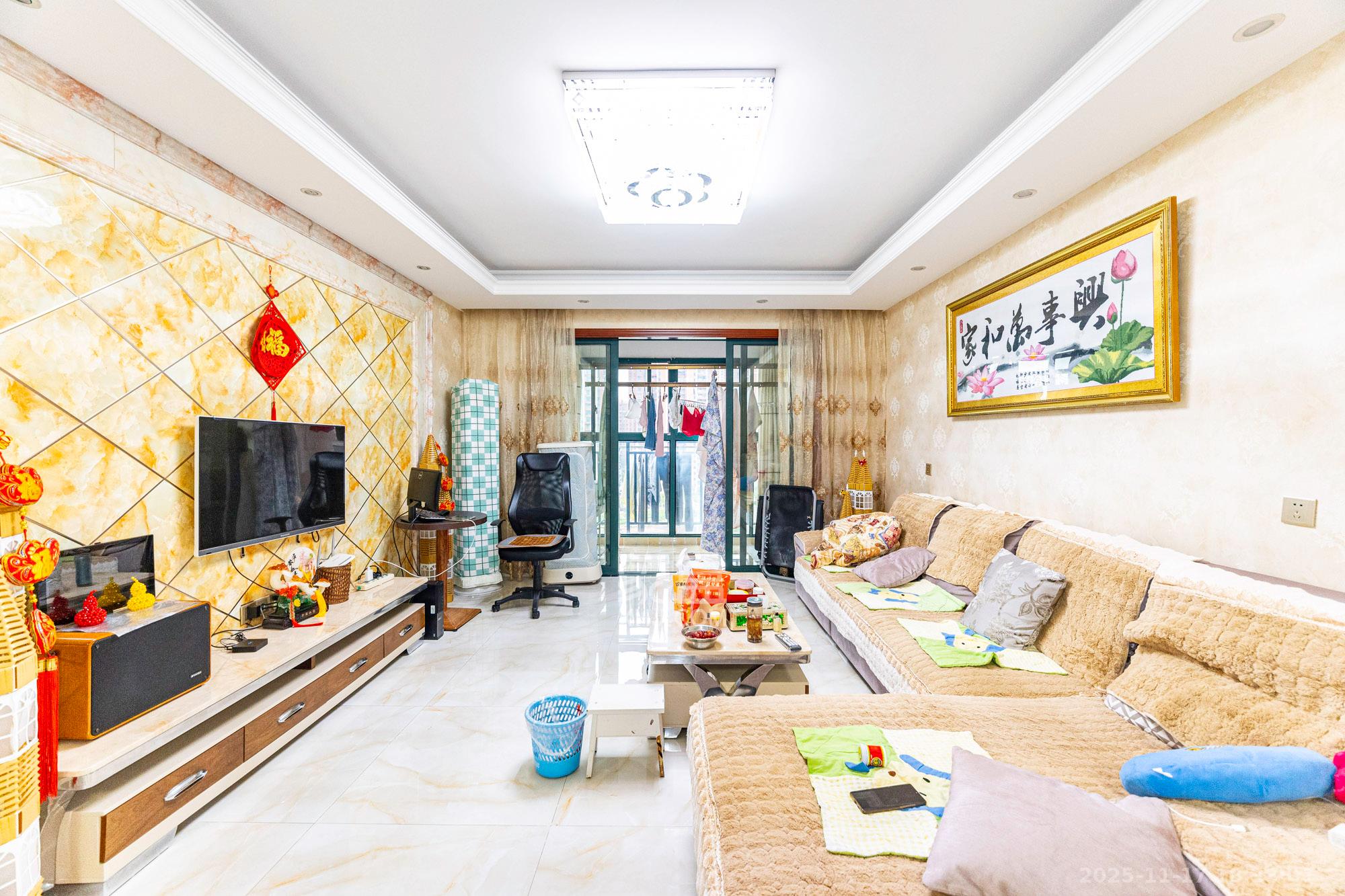 绿洲花园 3室2厅2卫 118.0万 绿洲花园 3室2厅2卫 118.0万客厅