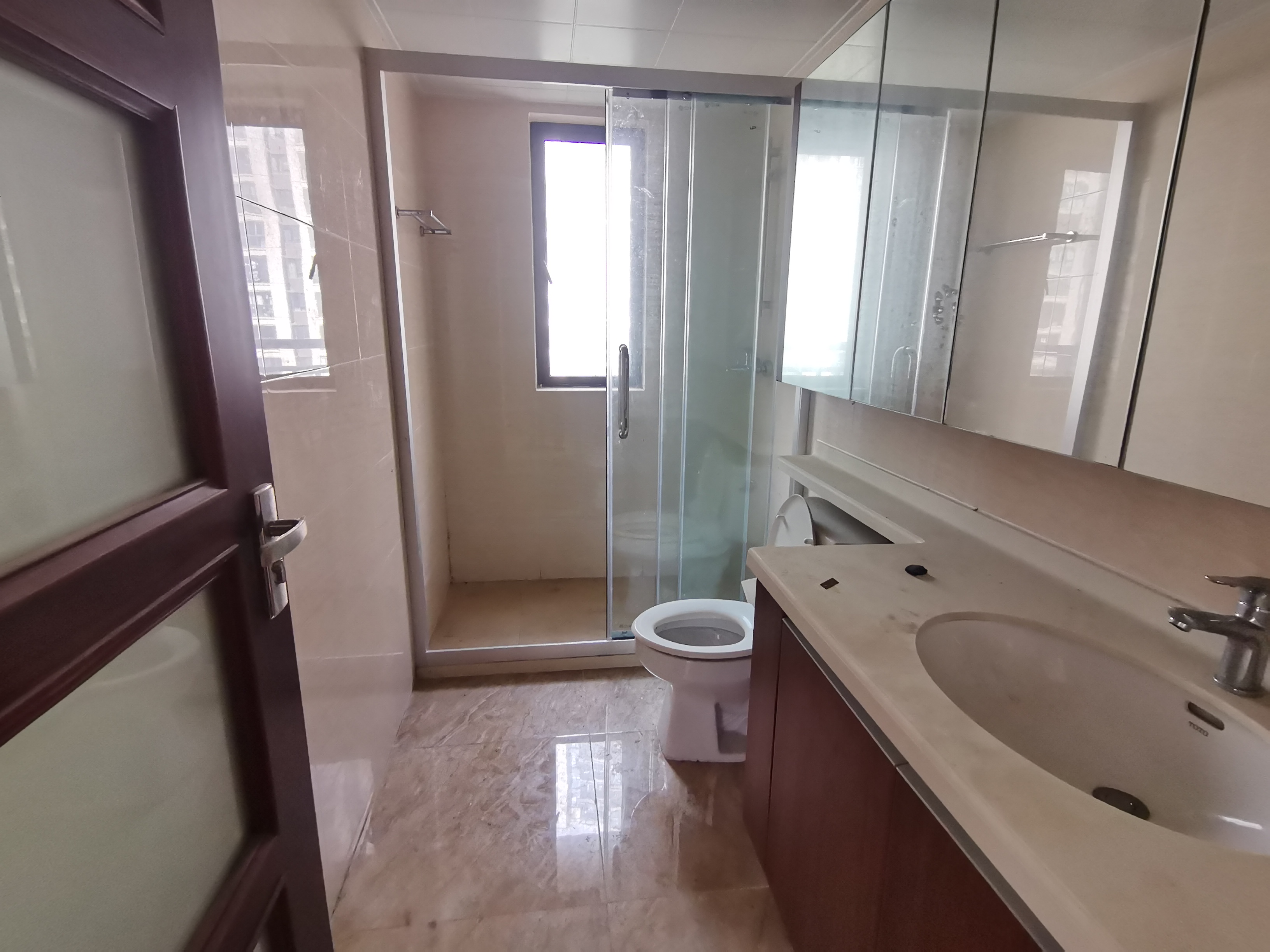 中海锦城 3室2厅2卫 196.0万 中海锦城 3室2厅2卫 196.0万客厅