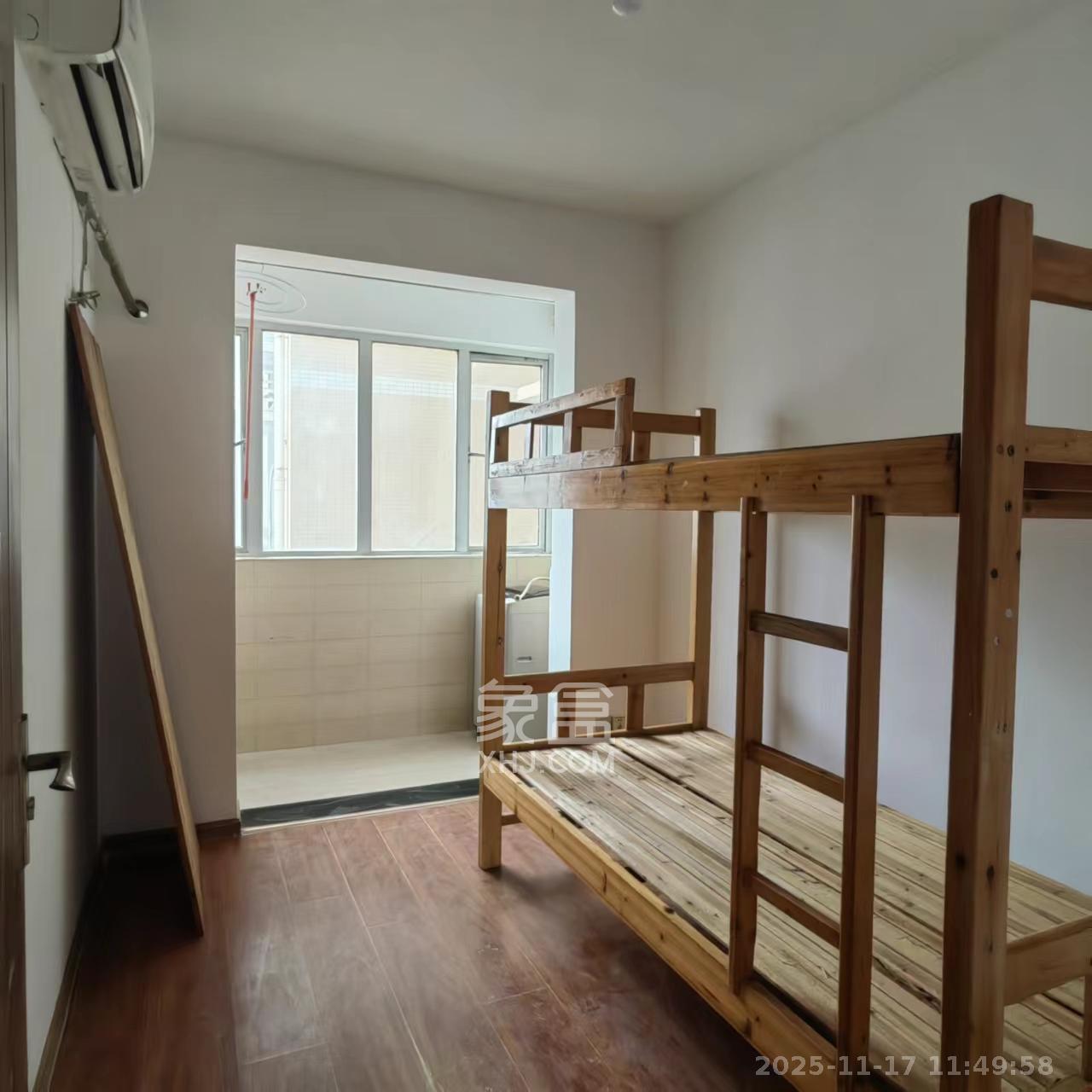 恒广国际景园一二区 3室2厅2卫 2200.0元/月 恒广国际景园一二区 3室2厅2卫 2200.0元/月室内图