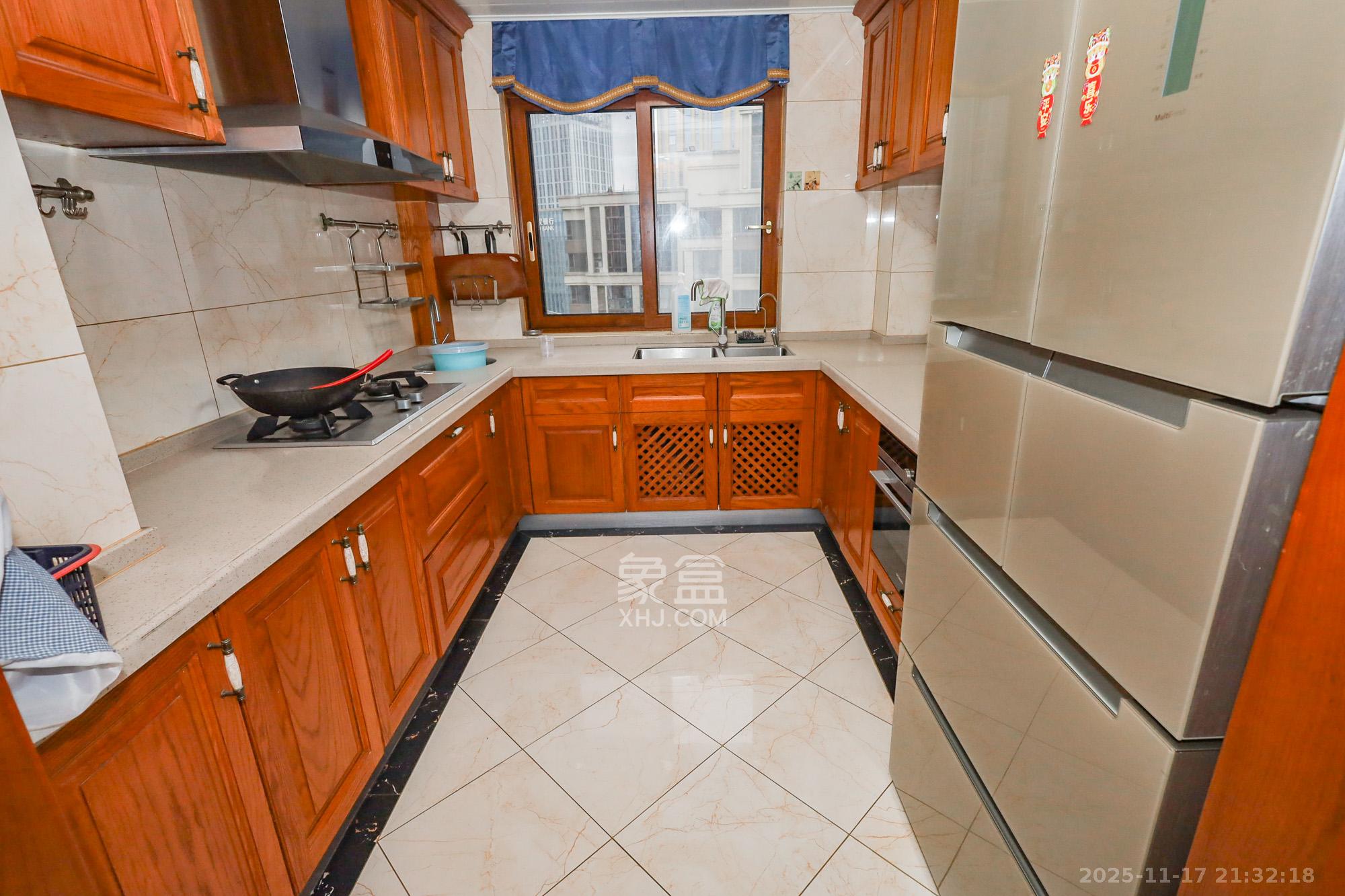 南山雍江汇(滨江国际新城) 4室2厅2卫 358.0万 南山雍江汇(滨江国际新城) 4室2厅2卫 358.0万厨房