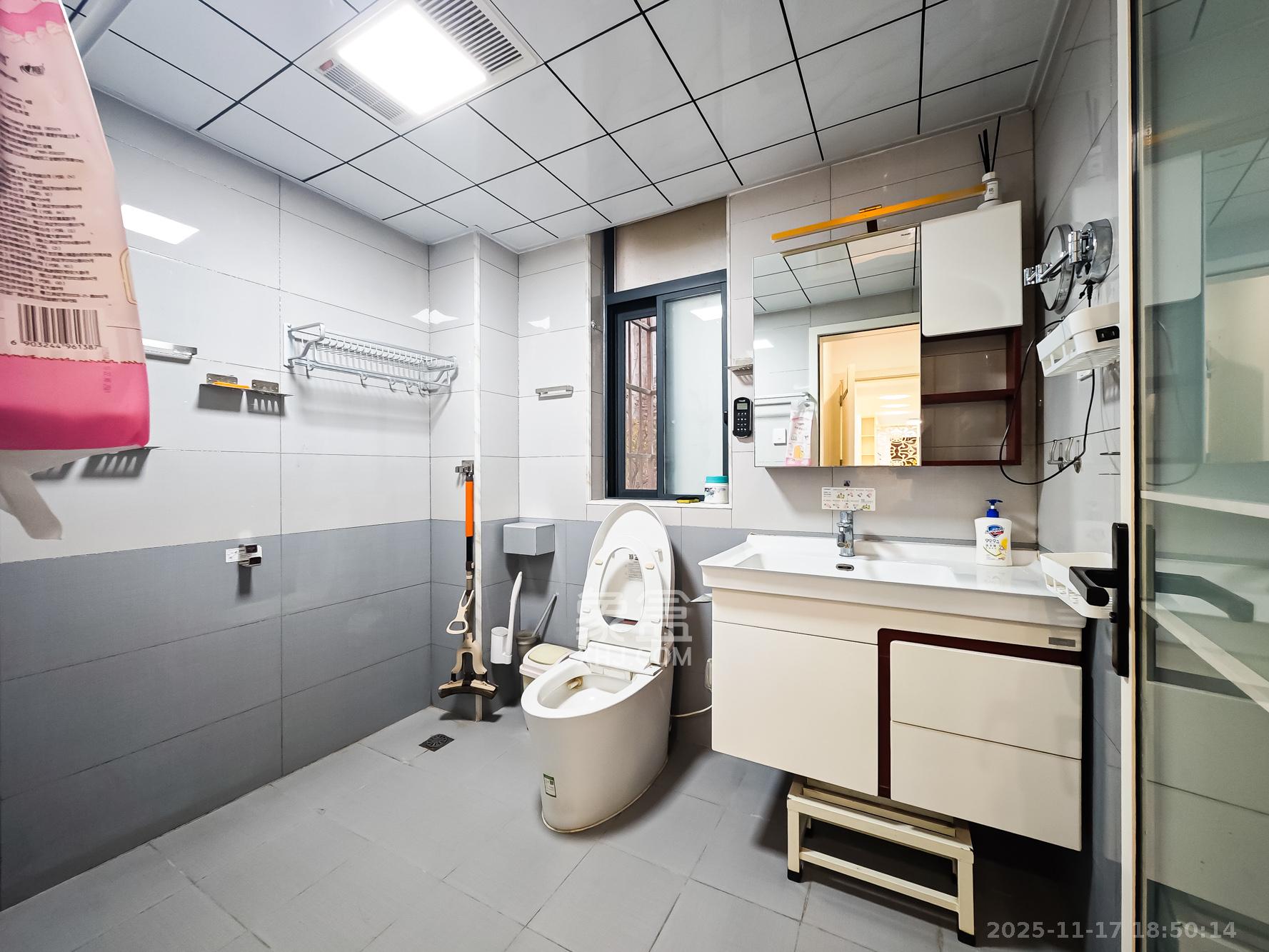 山语城一期  1室2厅2卫    86.8万卫生间