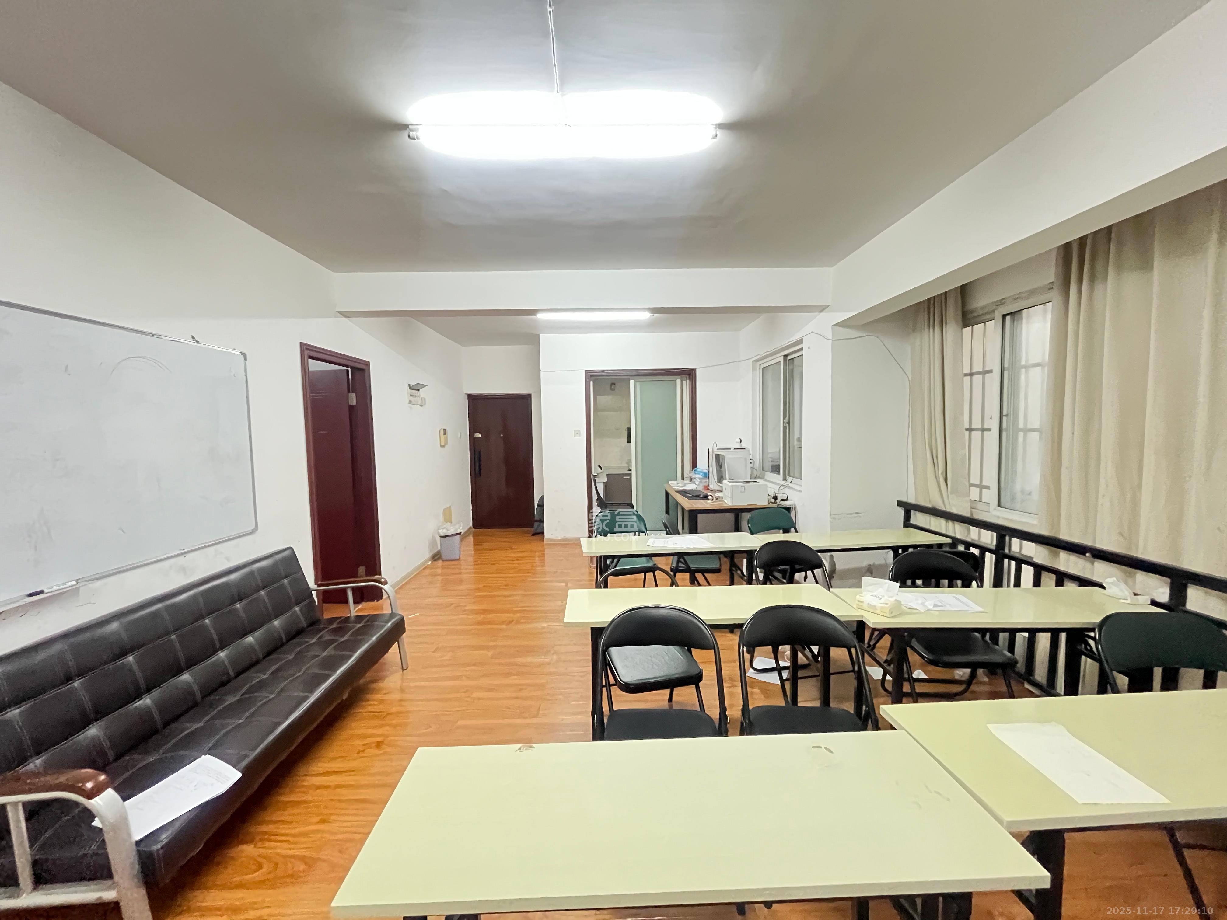 银港水晶城  3室2厅2卫    95.0万