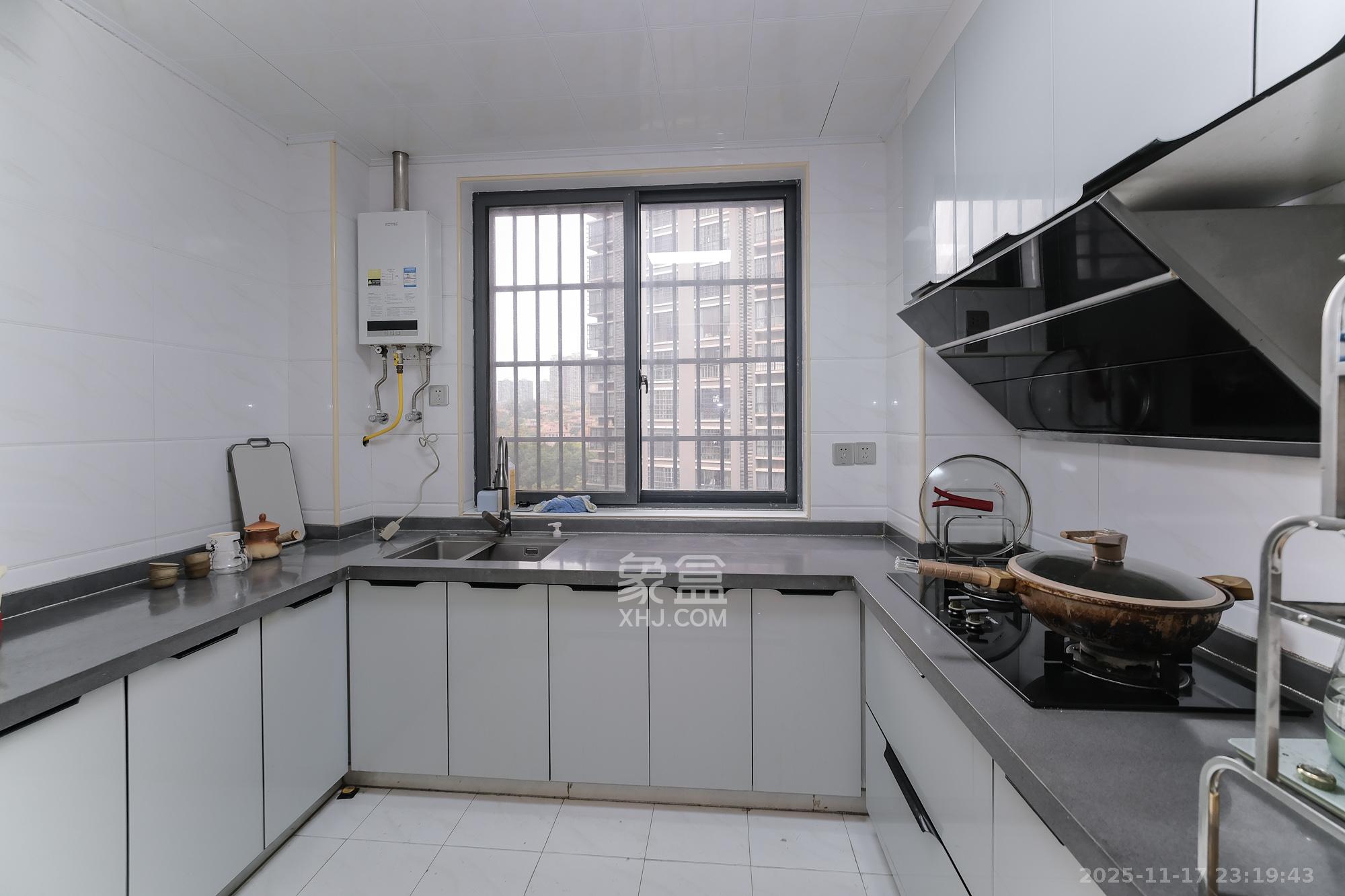 丰源国际 3室2厅1卫 79.8万 丰源国际 3室2厅1卫 79.8万厨房