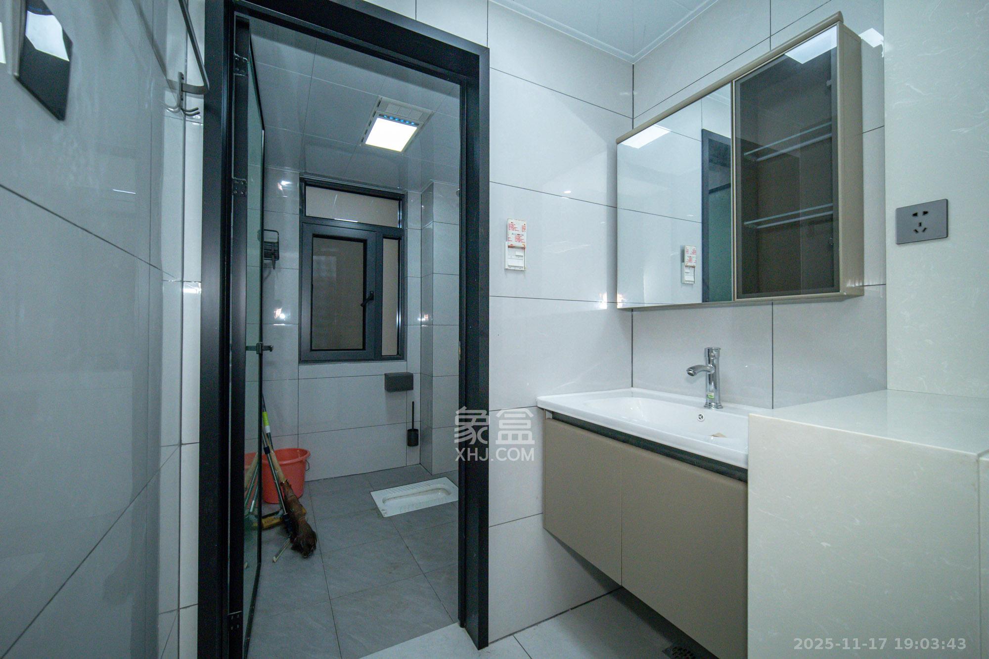 楚天世纪城西苑 3室2厅2卫 2400.0元/月 楚天世纪城西苑 3室2厅2卫 2400.0元/月室内图