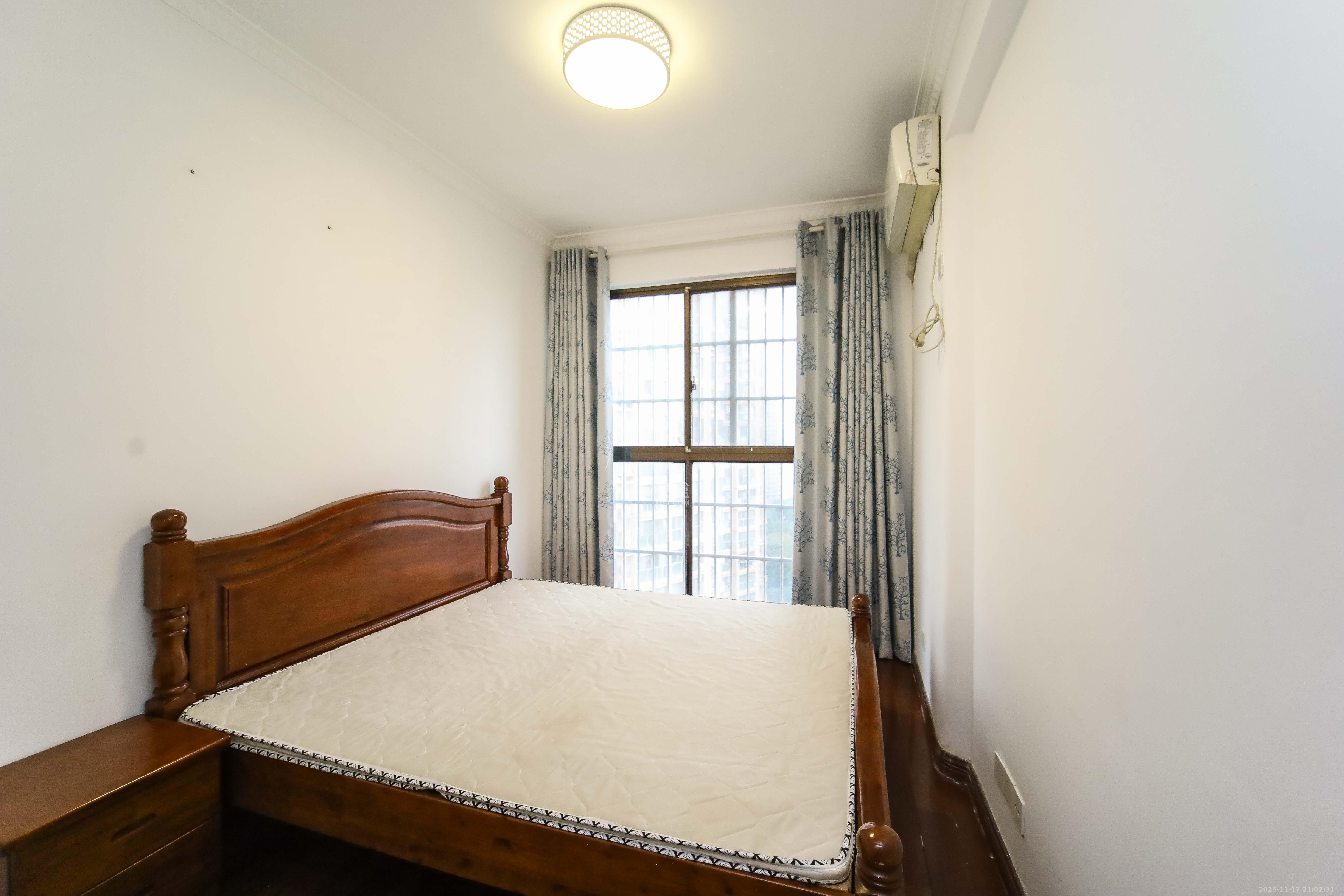 江河双水湾 3室2厅1卫 79.0万 江河双水湾 3室2厅1卫 79.0万卧室