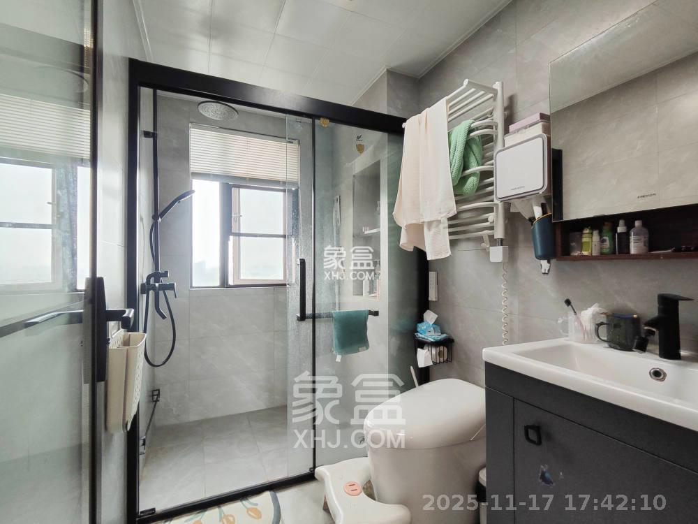 长房半岛蓝湾(观山月) 4室2厅2卫 3500.0元/月 长房半岛蓝湾(观山月) 4室2厅2卫 3500.0元/月室内图