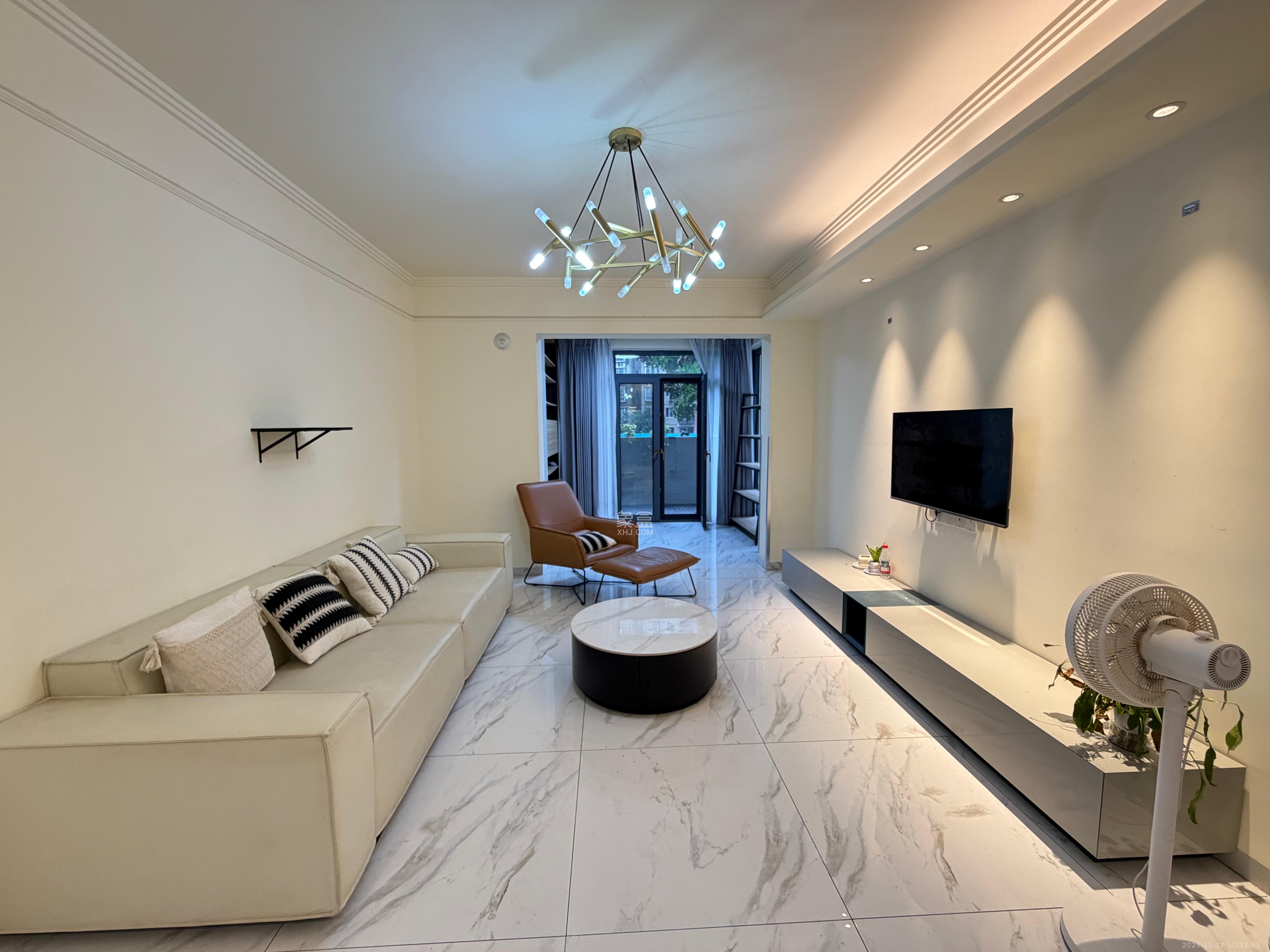 碧桂园中央花园  3室2厅2卫    3300.0元/月