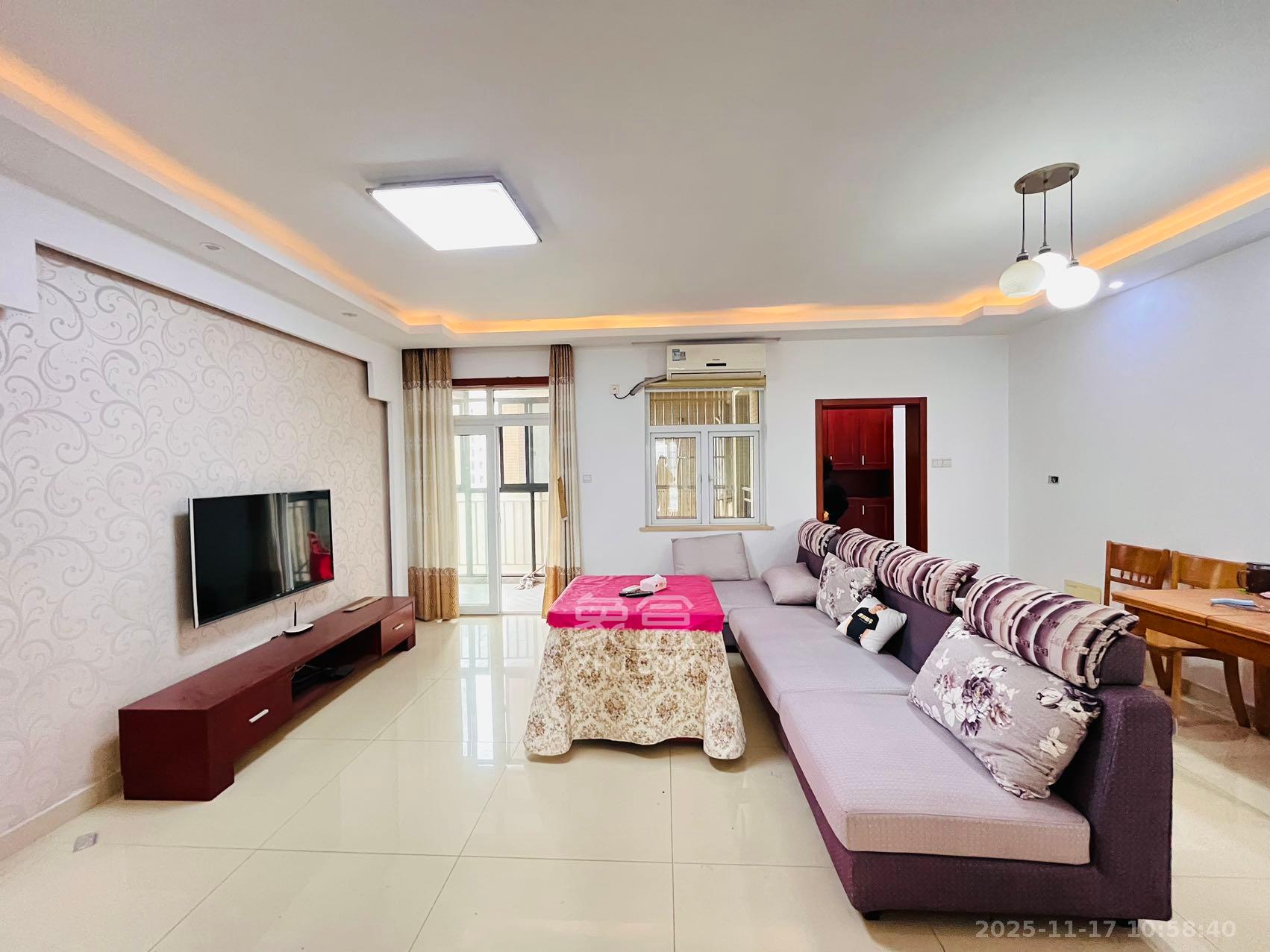 泊爱蓝湾  3室2厅1卫    2700.0元/月