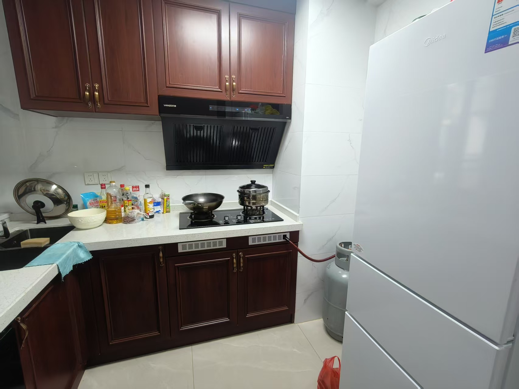 椰海家园二期 3室2厅2卫 2500.0元/月 椰海家园二期 3室2厅2卫 2500.0元/月室内图