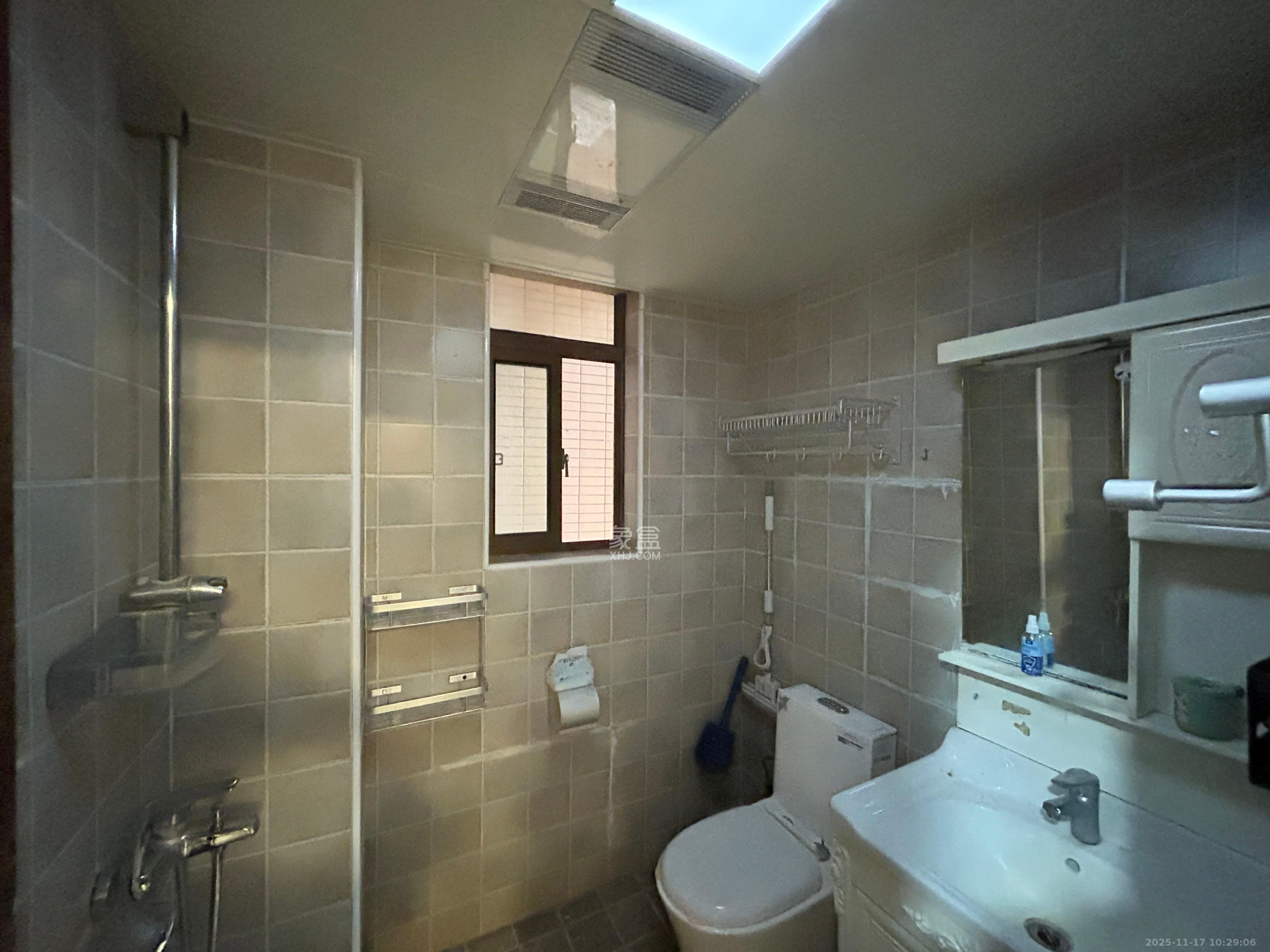 四季星城 1室1厅1卫 1600.0元/月 四季星城 1室1厅1卫 1600.0元/月室内图