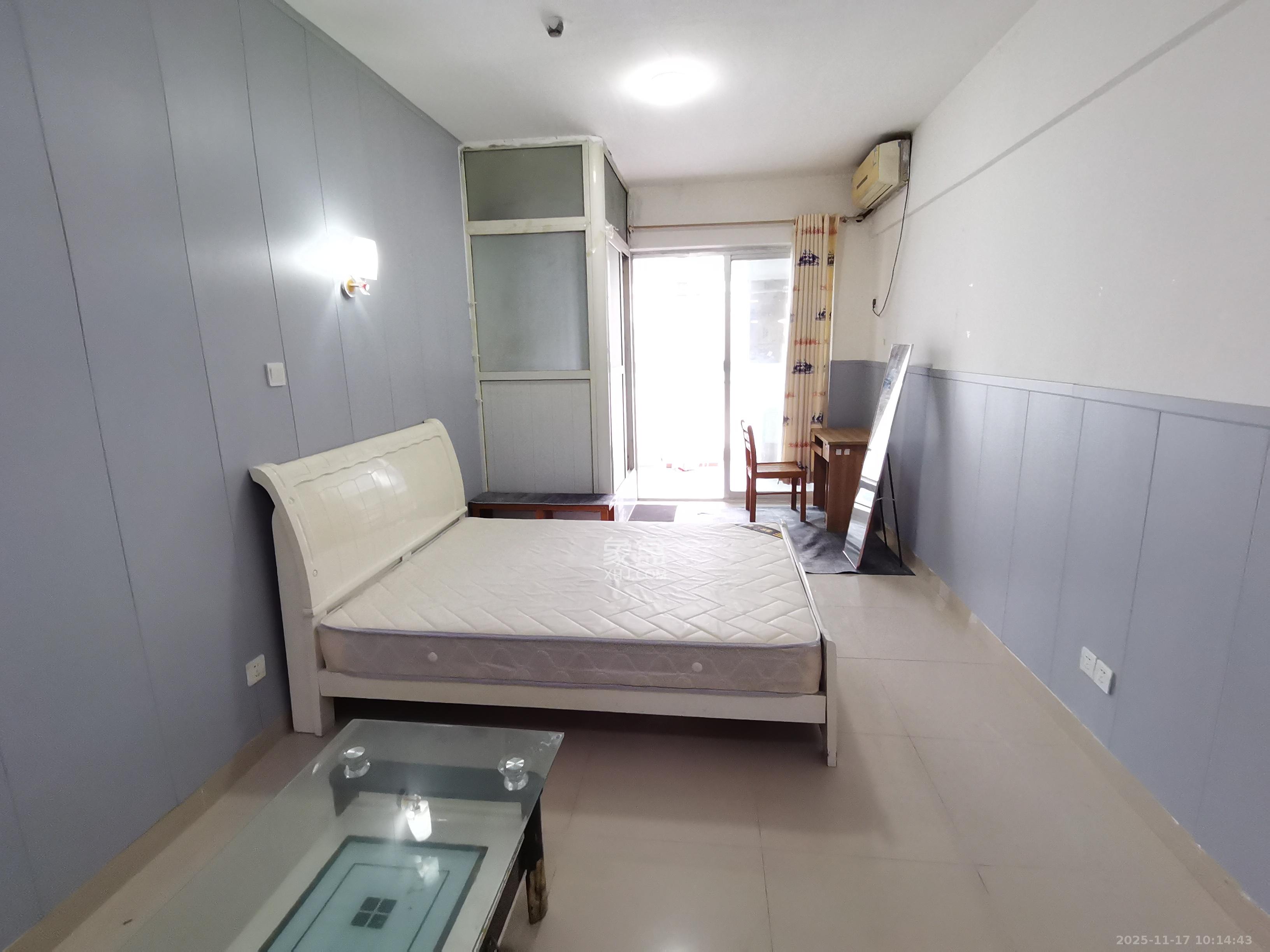 观湖公寓 1室2厅1卫 1400.0元/月 观湖公寓 1室2厅1卫 1400.0元/月室内图