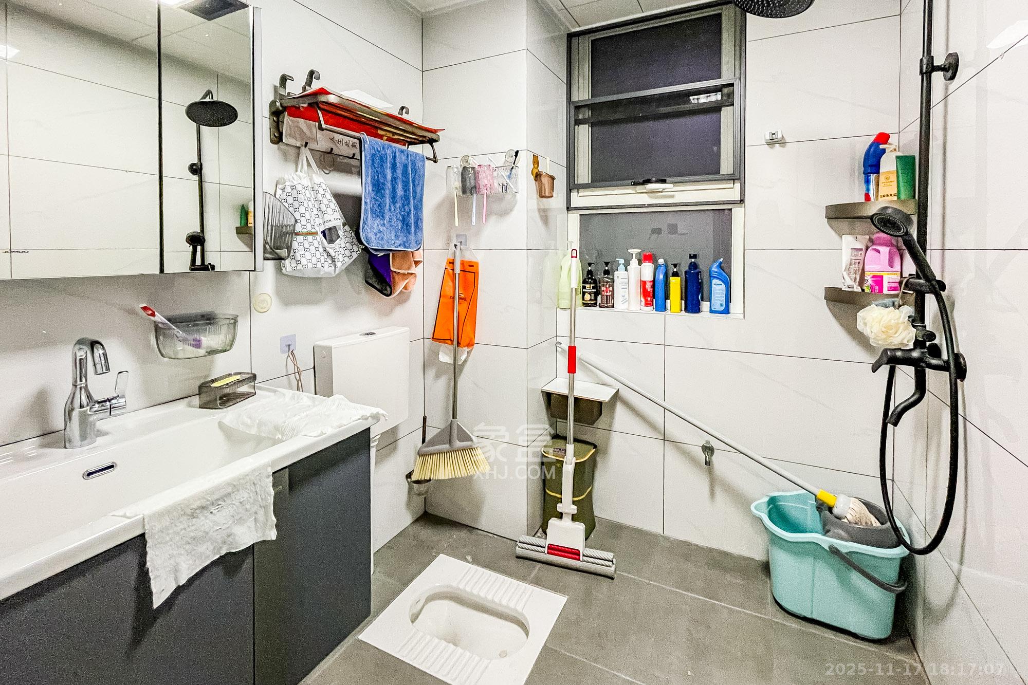 北辰三角洲B2E2区 3室2厅1卫 130.0万 北辰三角洲B2E2区 3室2厅1卫 130.0万卫生间