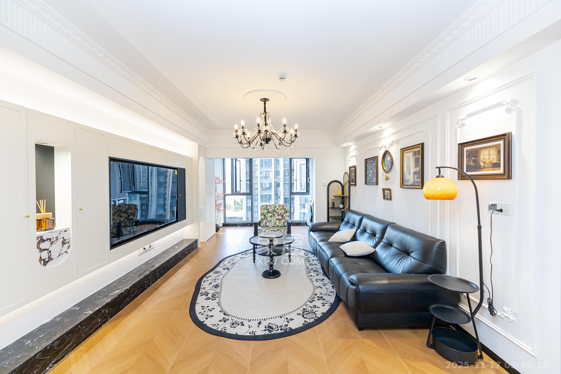 山与墅 4室2厅2卫 105.8万 山与墅 4室2厅2卫 105.8万客厅