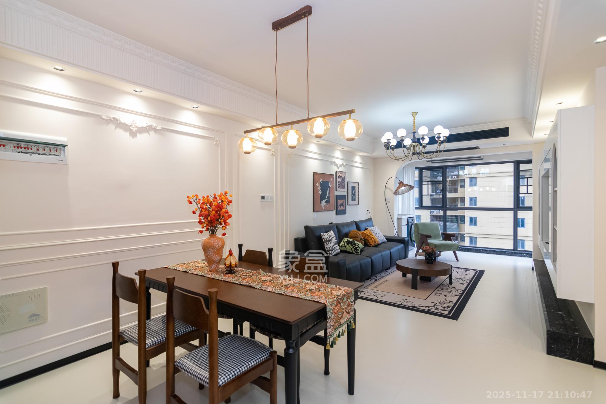 澳海澜庭  3室2厅1卫    73.8万客厅