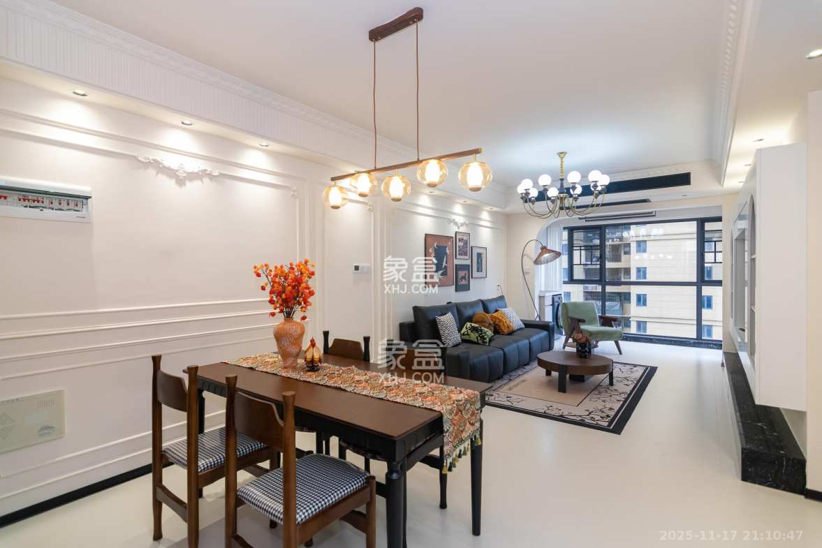 澳海澜庭 3室2厅1卫 73.8万 澳海澜庭 3室2厅1卫 73.8万客厅