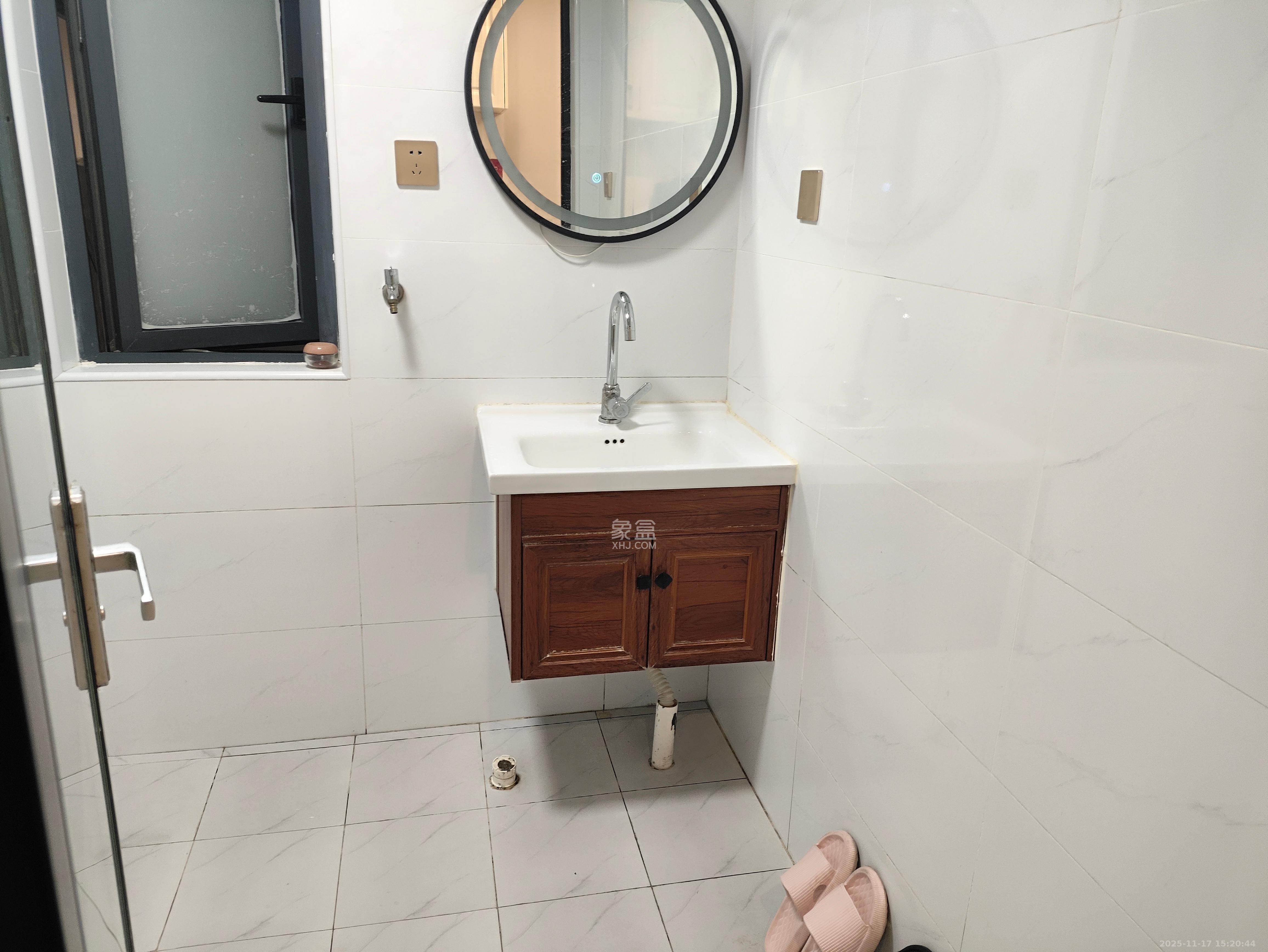 万润时光里  1室0厅1卫    1300.0元/月室内图