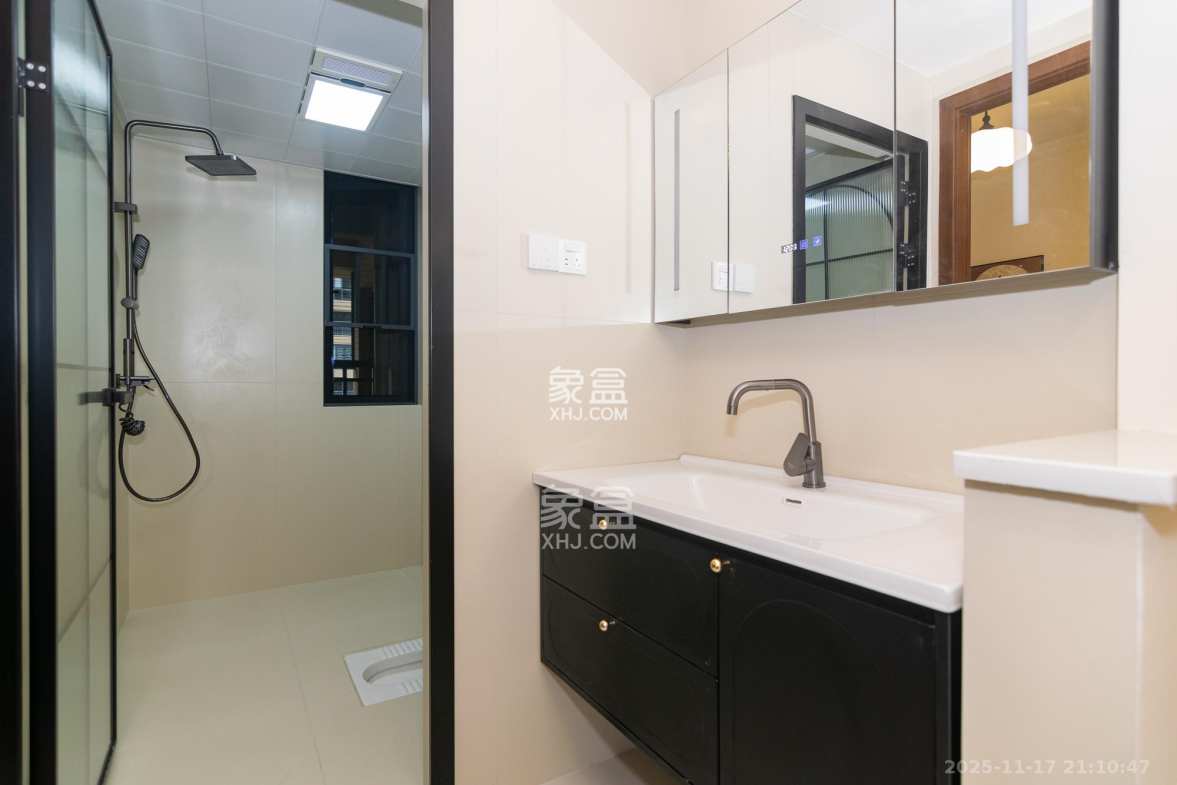 澳海澜庭 3室2厅1卫 73.8万 澳海澜庭 3室2厅1卫 73.8万卫生间