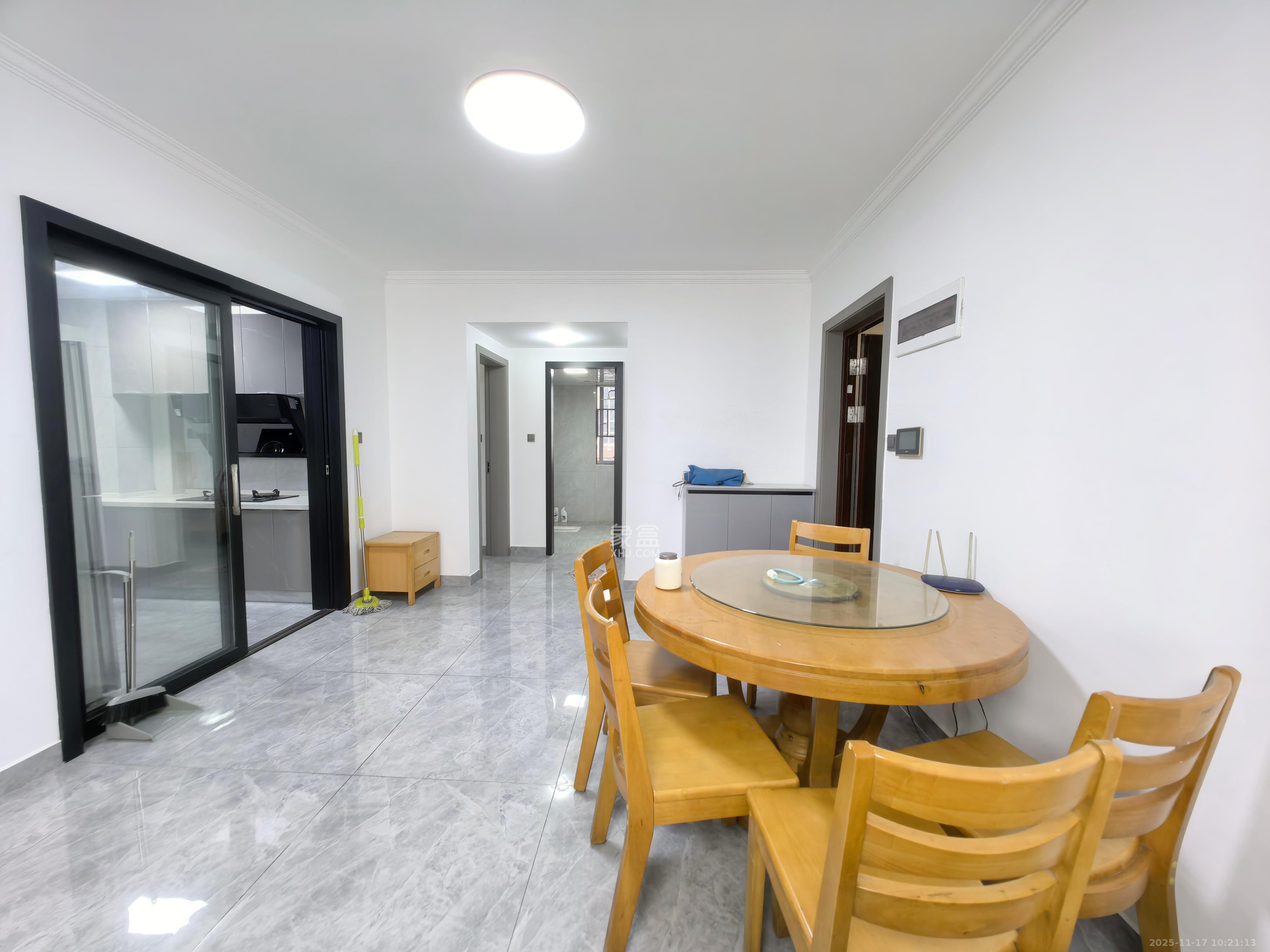 华远海蓝郡  3室2厅1卫    2200.0元/月室内图