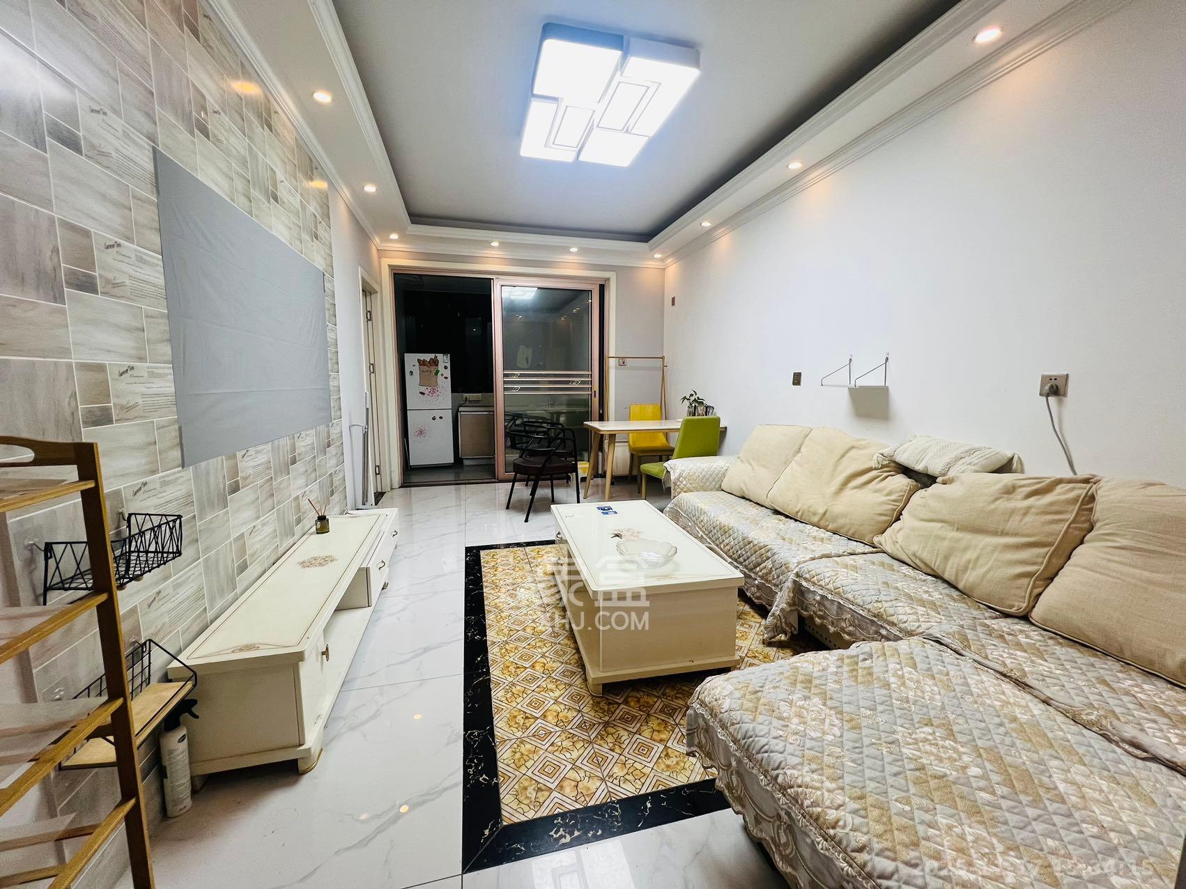 锦湘国际星城三期(锦绣苑) 2室1厅1卫 2000.0元/月 锦湘国际星城三期(锦绣苑) 2室1厅1卫 2000.0元/月室内图