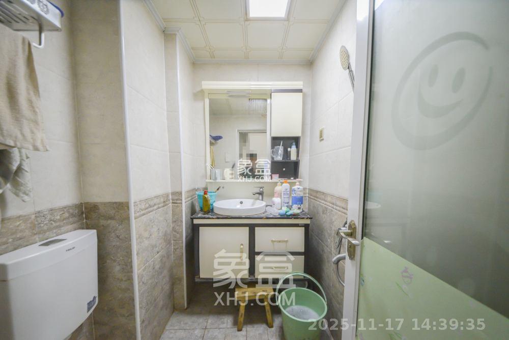 尊邸华庭  3室2厅1卫    2200.0元/月室内图