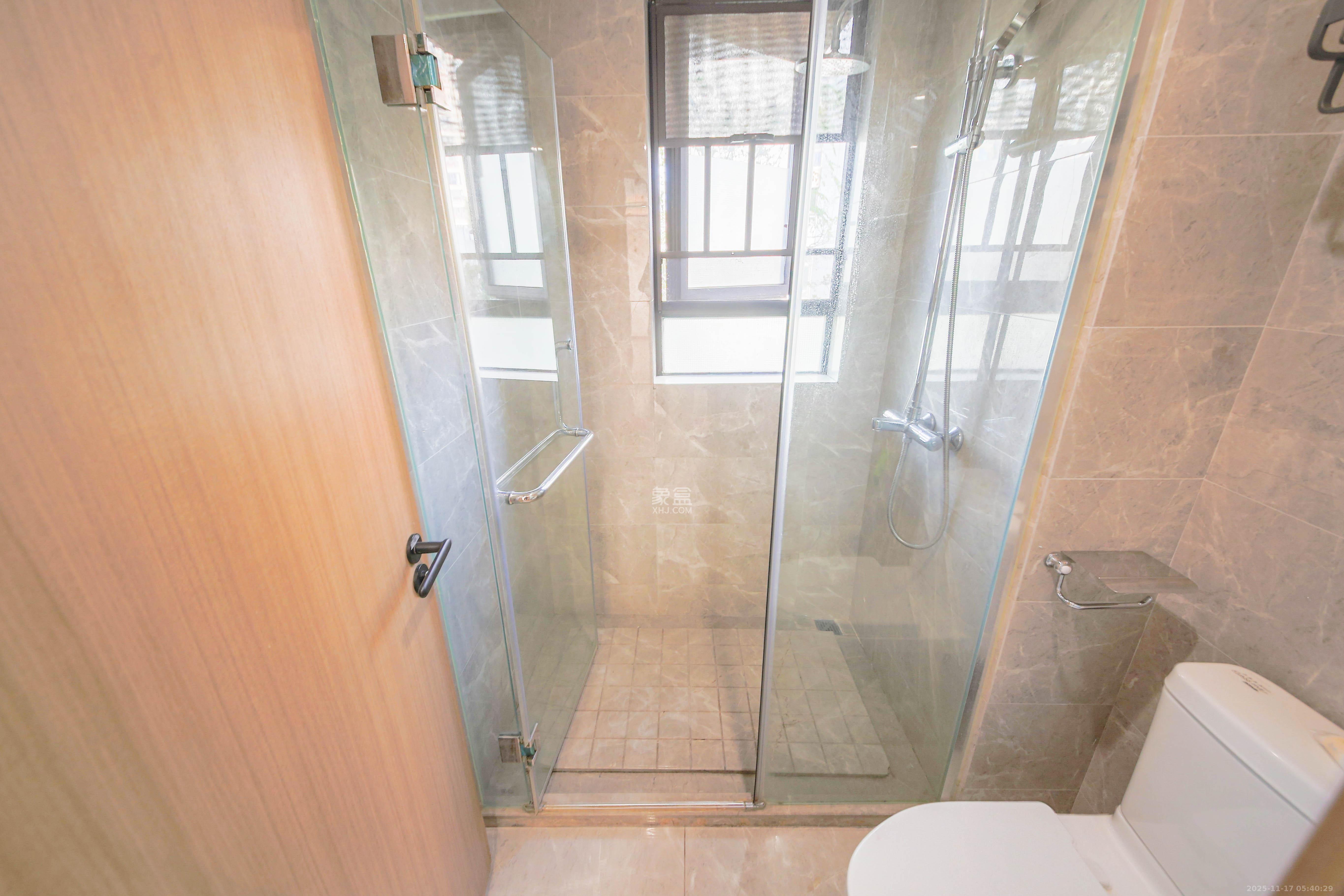 旭辉华宇南宸府  4室2厅2卫    189.0万卫生间