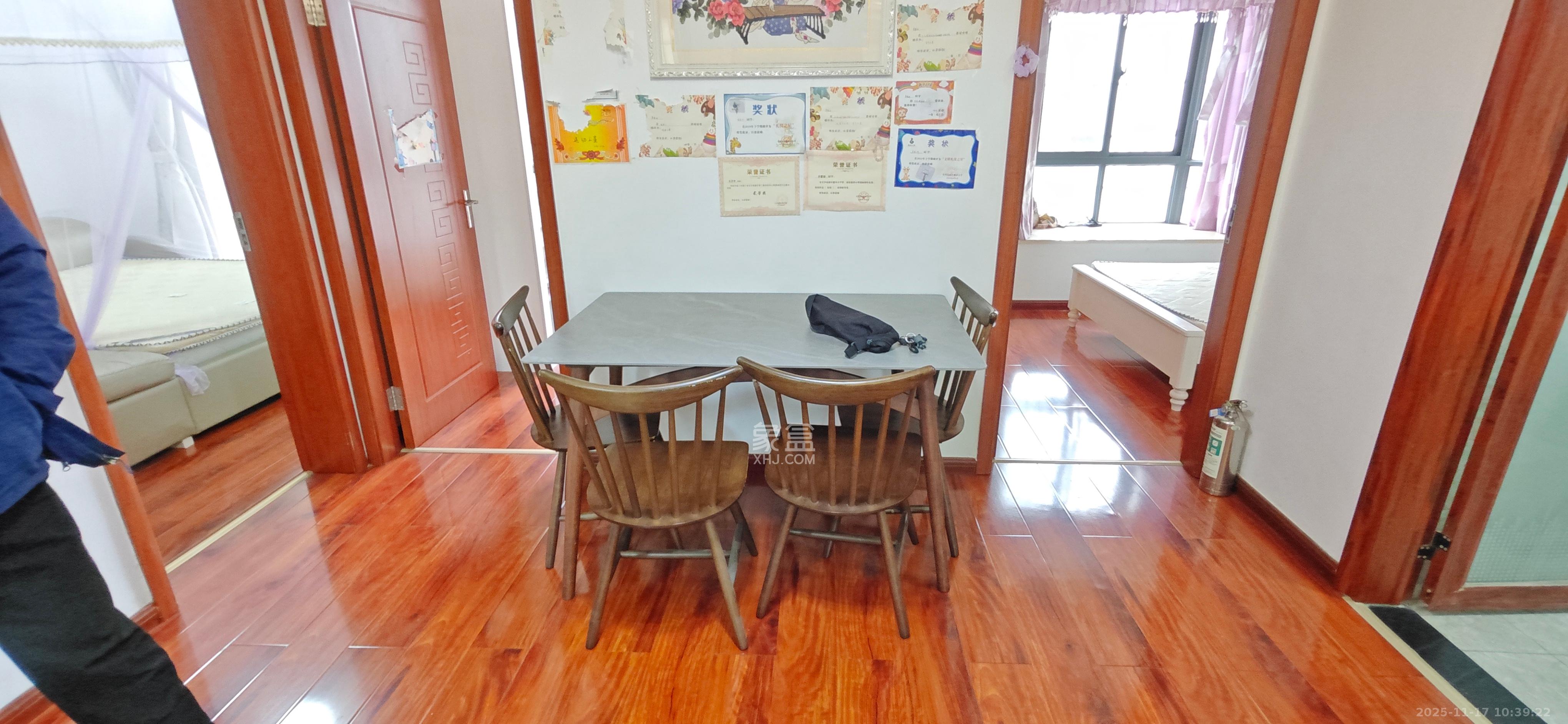 翡翠华庭  3室2厅1卫    2500.0元/月室内图