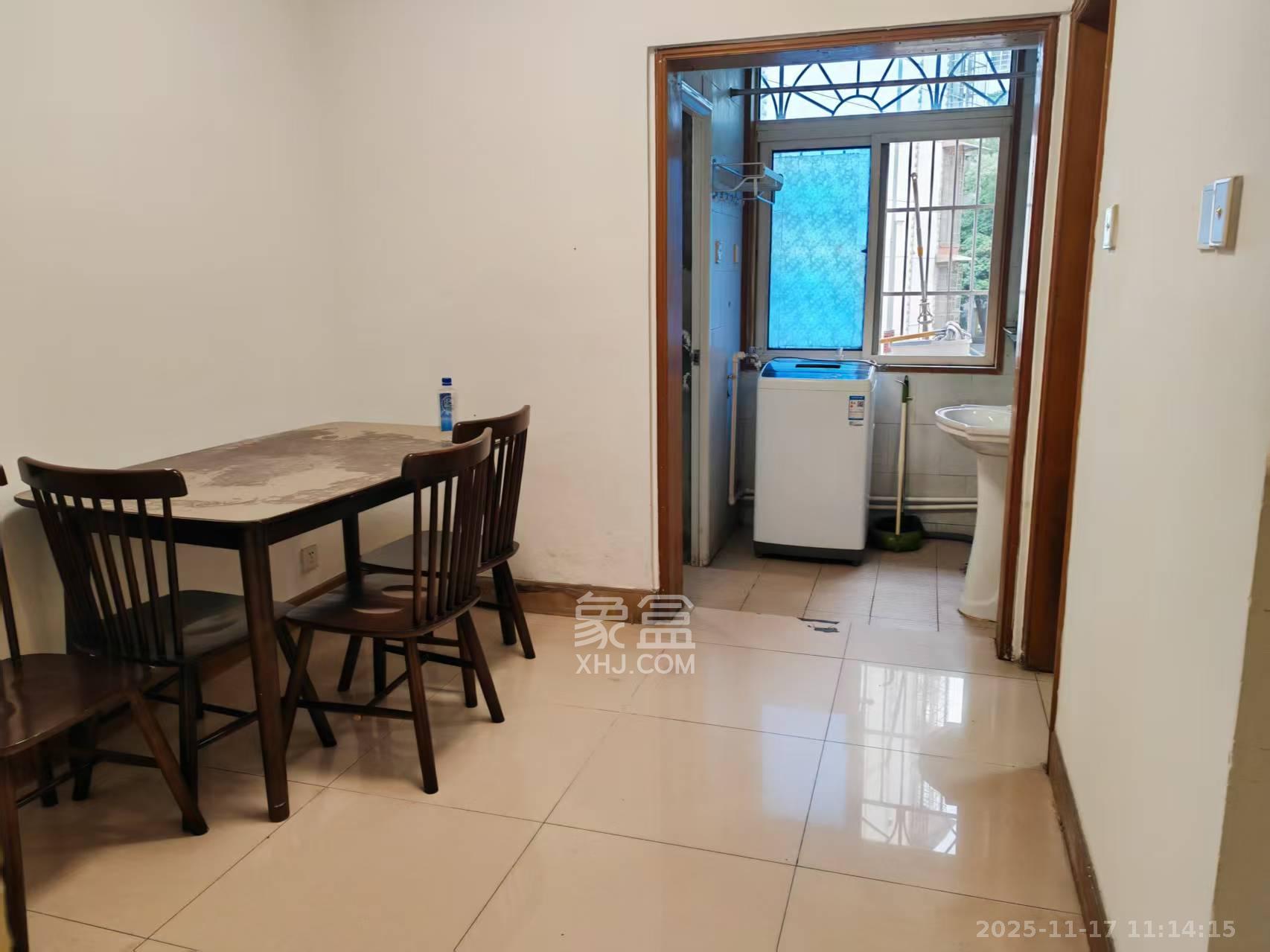 平和堂生活小区  3室2厅2卫    2300.0元/月室内图