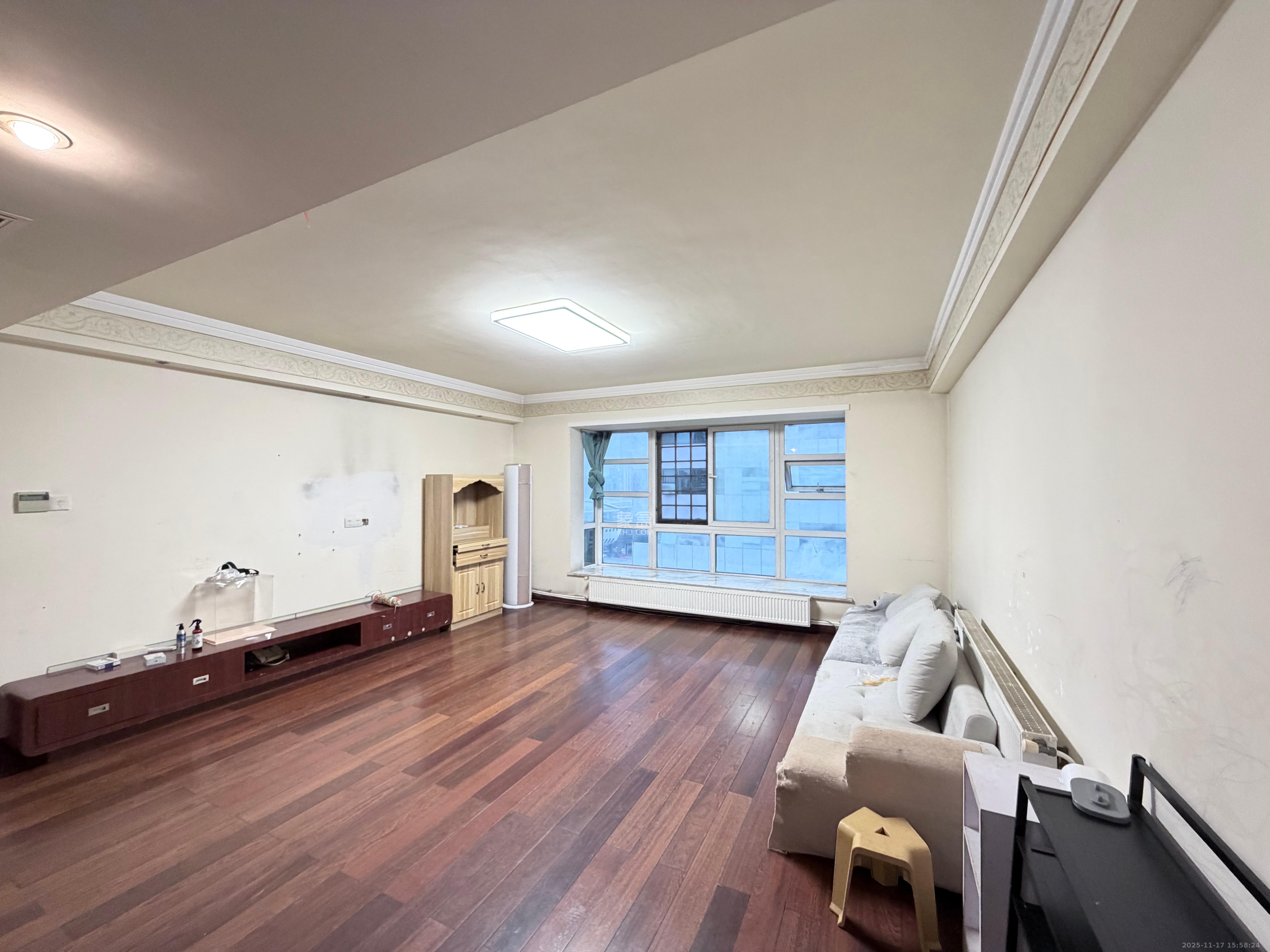 新世纪花苑  4室2厅2卫    4500.0元/月