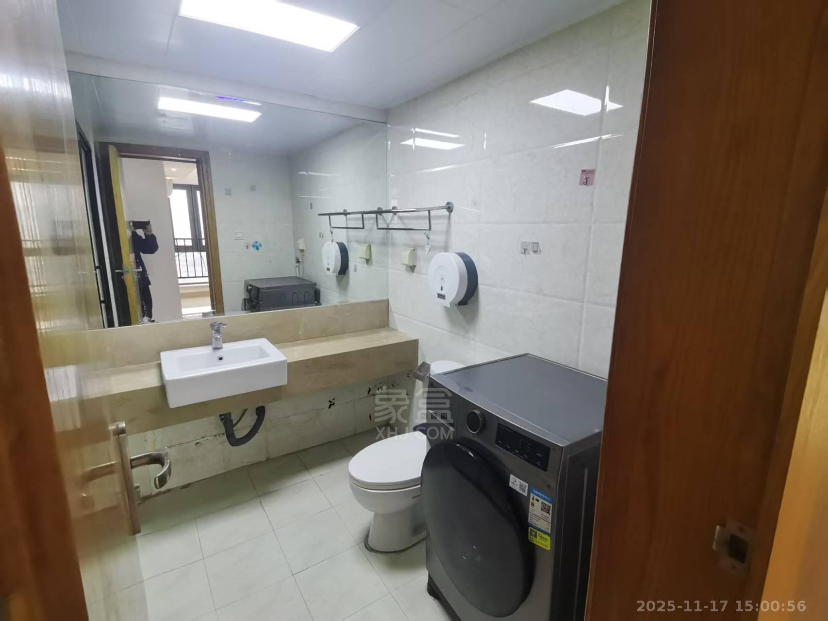 大汉希尔顿 3室2厅2卫 3500.0元/月 大汉希尔顿 3室2厅2卫 3500.0元/月室内图