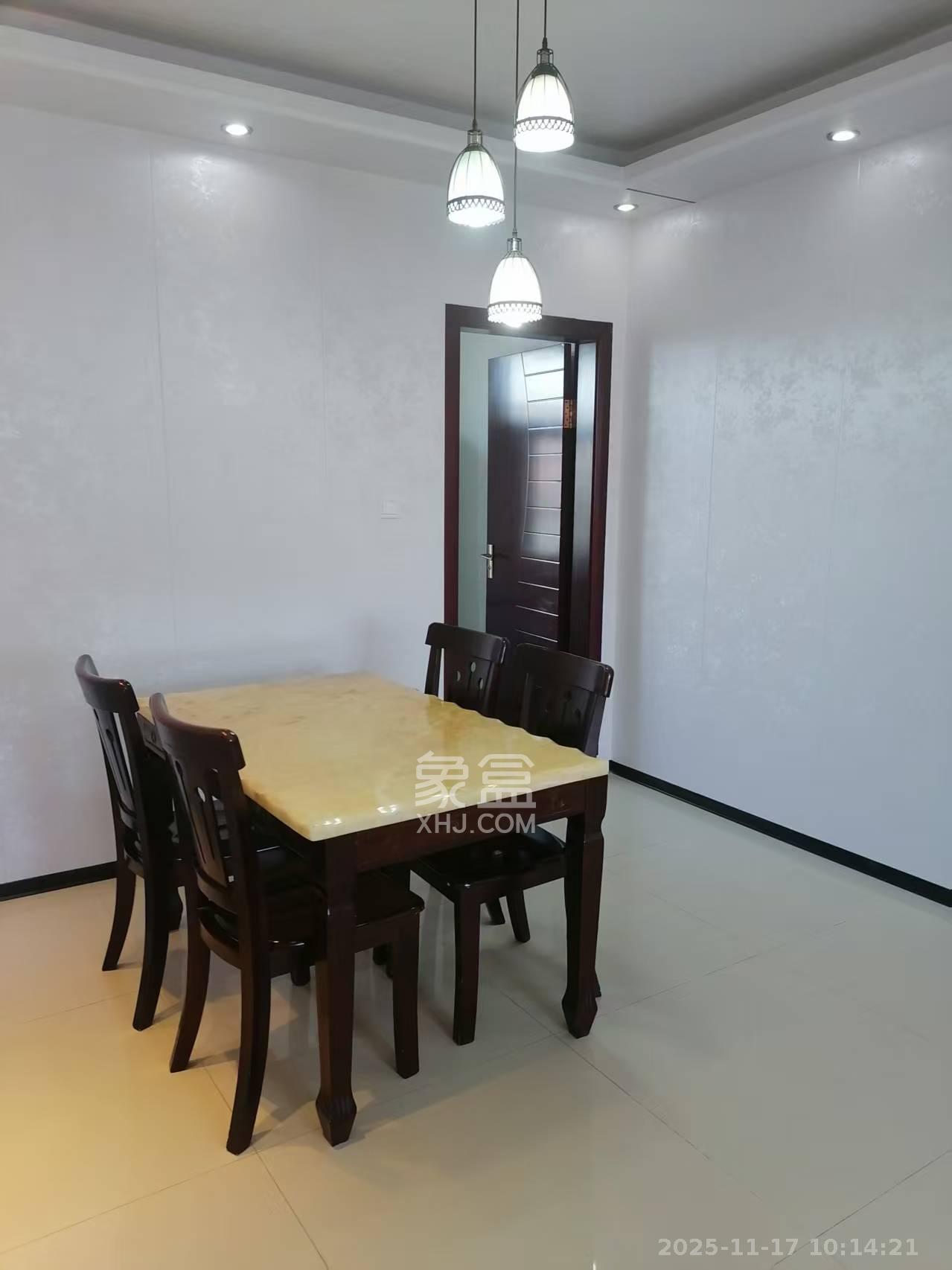 嘉盛华庭（一期、二期、三期）  3室2厅2卫    2500.0元/月