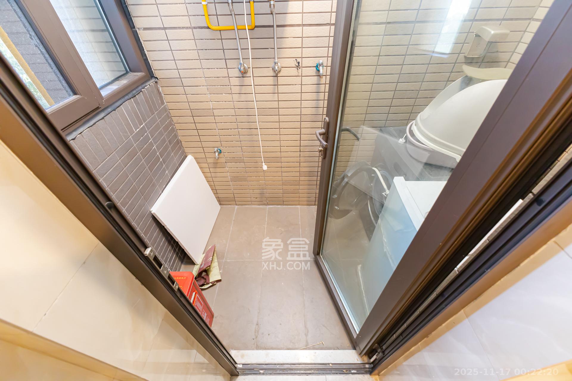 时代倾城四期  3室2厅2卫    78.0万阳台