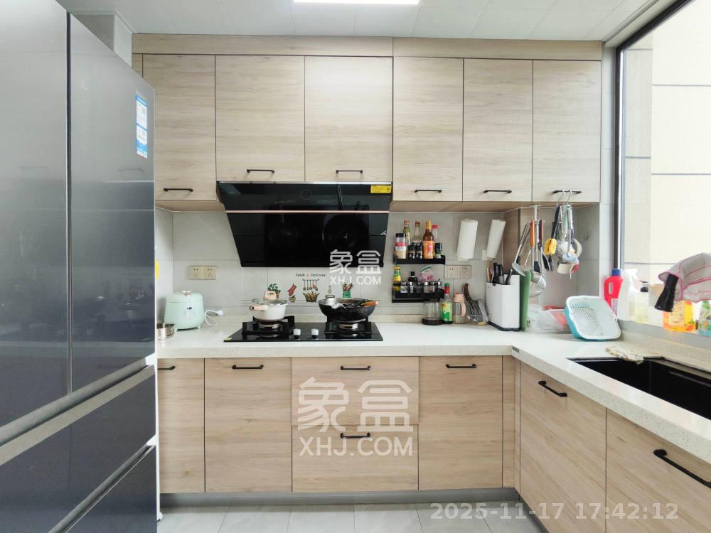 长房半岛蓝湾(观山月) 4室2厅2卫 3500.0元/月 长房半岛蓝湾(观山月) 4室2厅2卫 3500.0元/月室内图