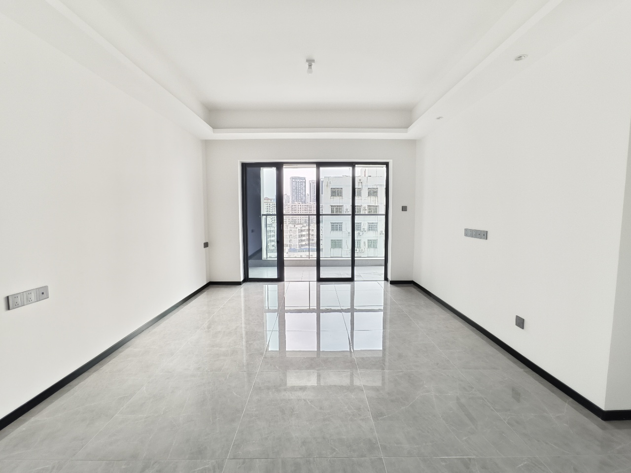 元垄望品  3室2厅2卫    4000.0元/月室内图