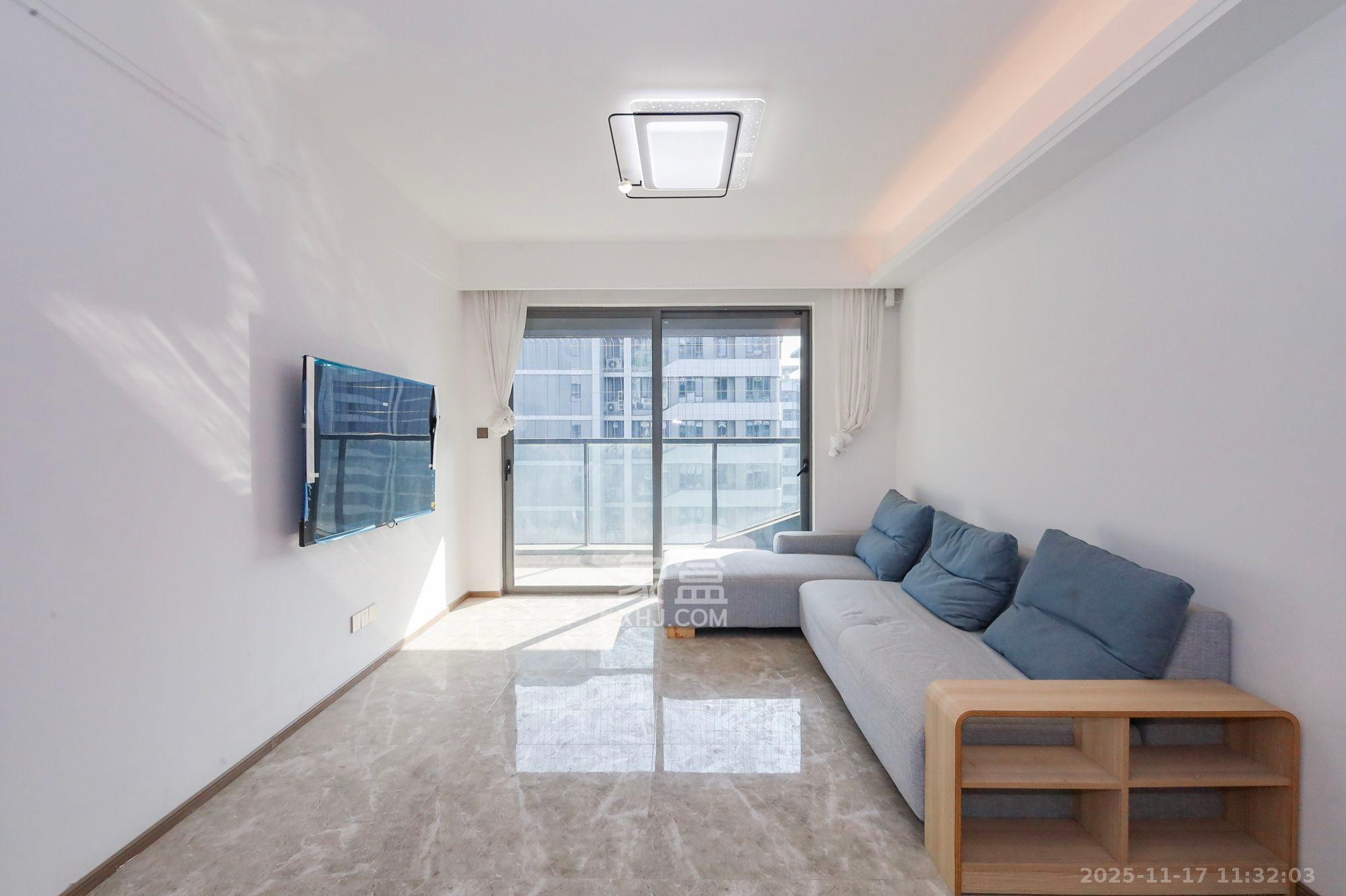 复地滨江金融中心  3室2厅2卫    4500.0元/月