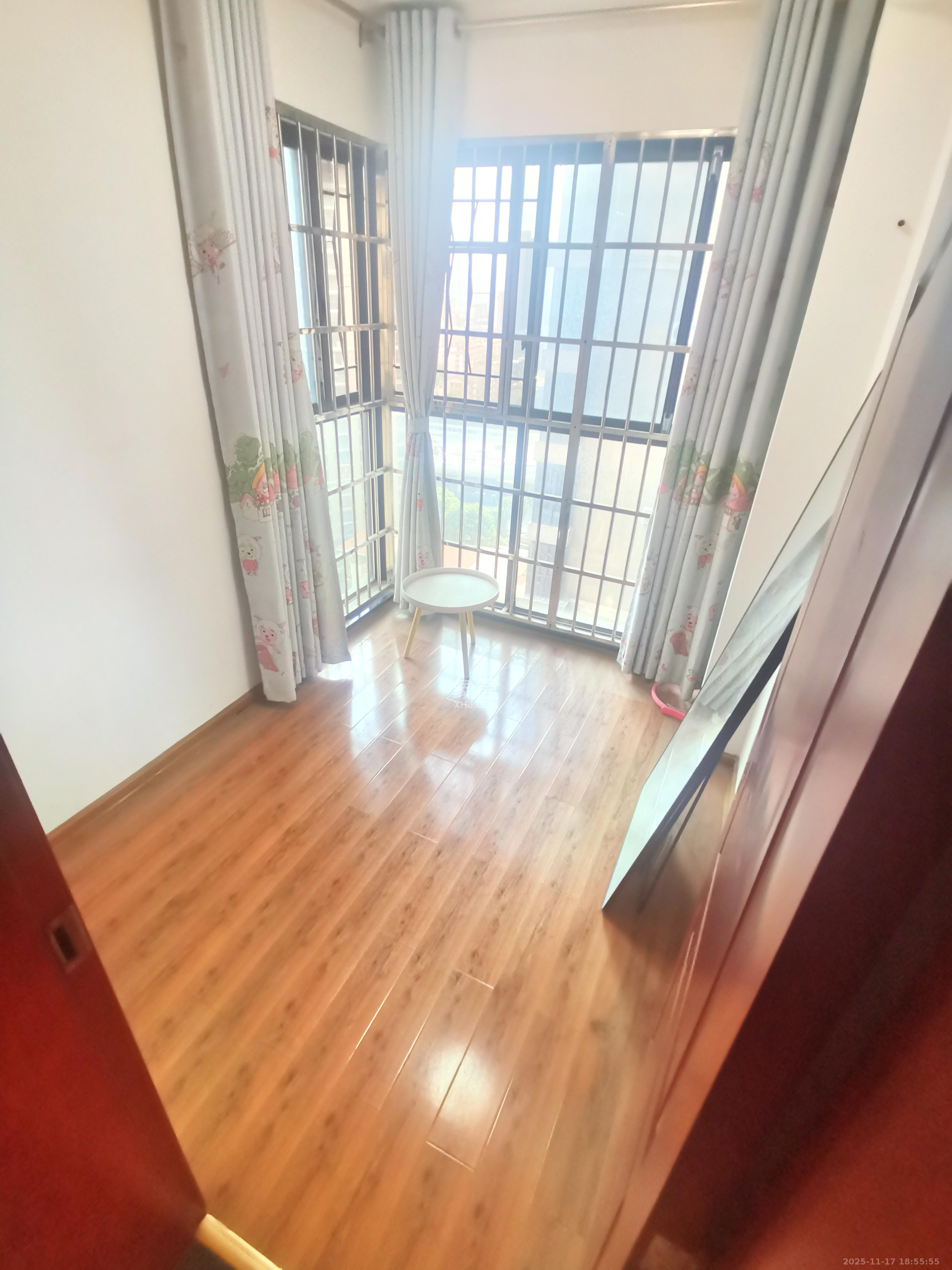 海洋半岛(月珑湾) 3室2厅1卫 2400.0元/月 海洋半岛(月珑湾) 3室2厅1卫 2400.0元/月室内图