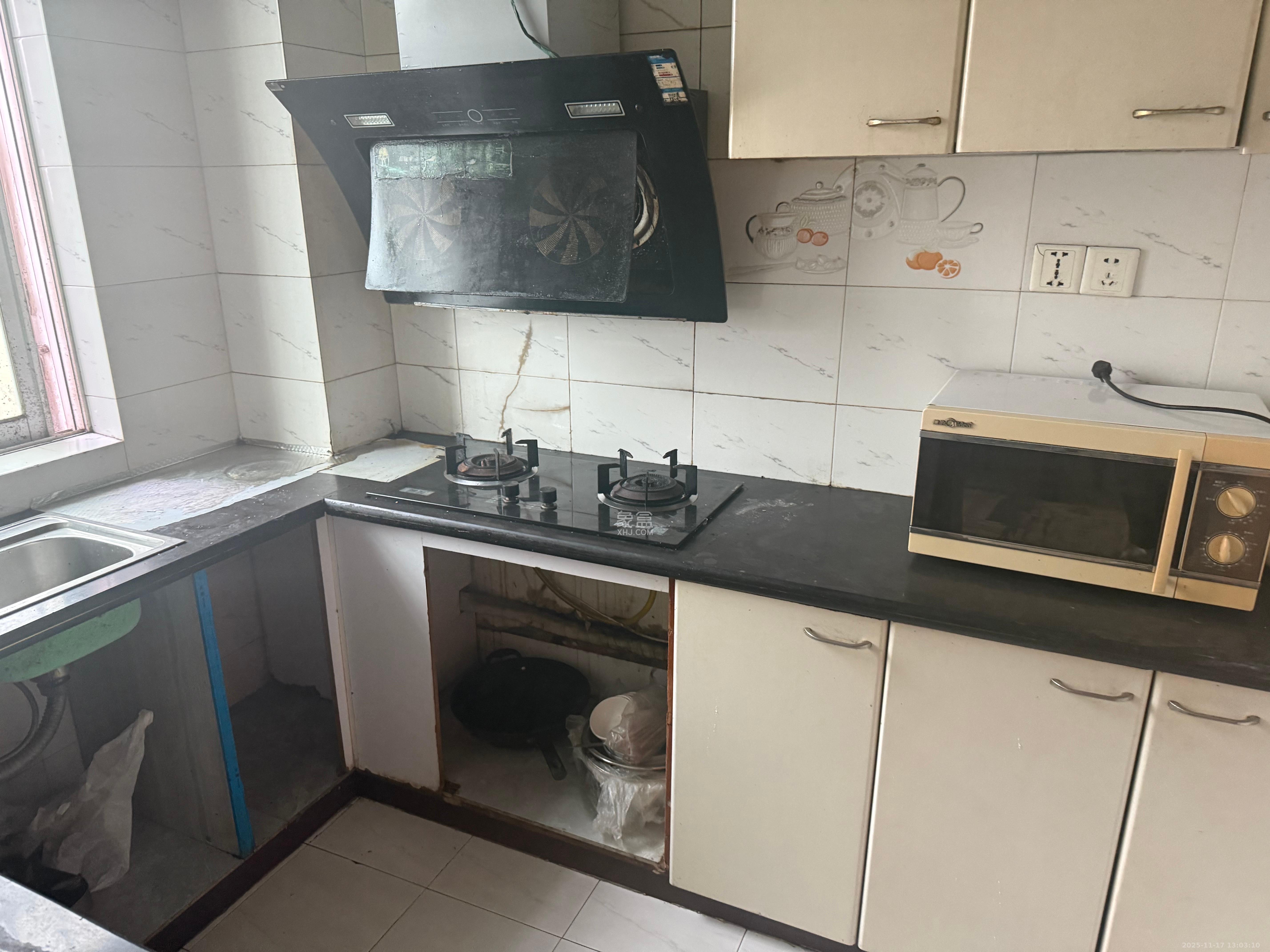 中南汽车世界  3室2厅1卫    1100.0元/月室内图