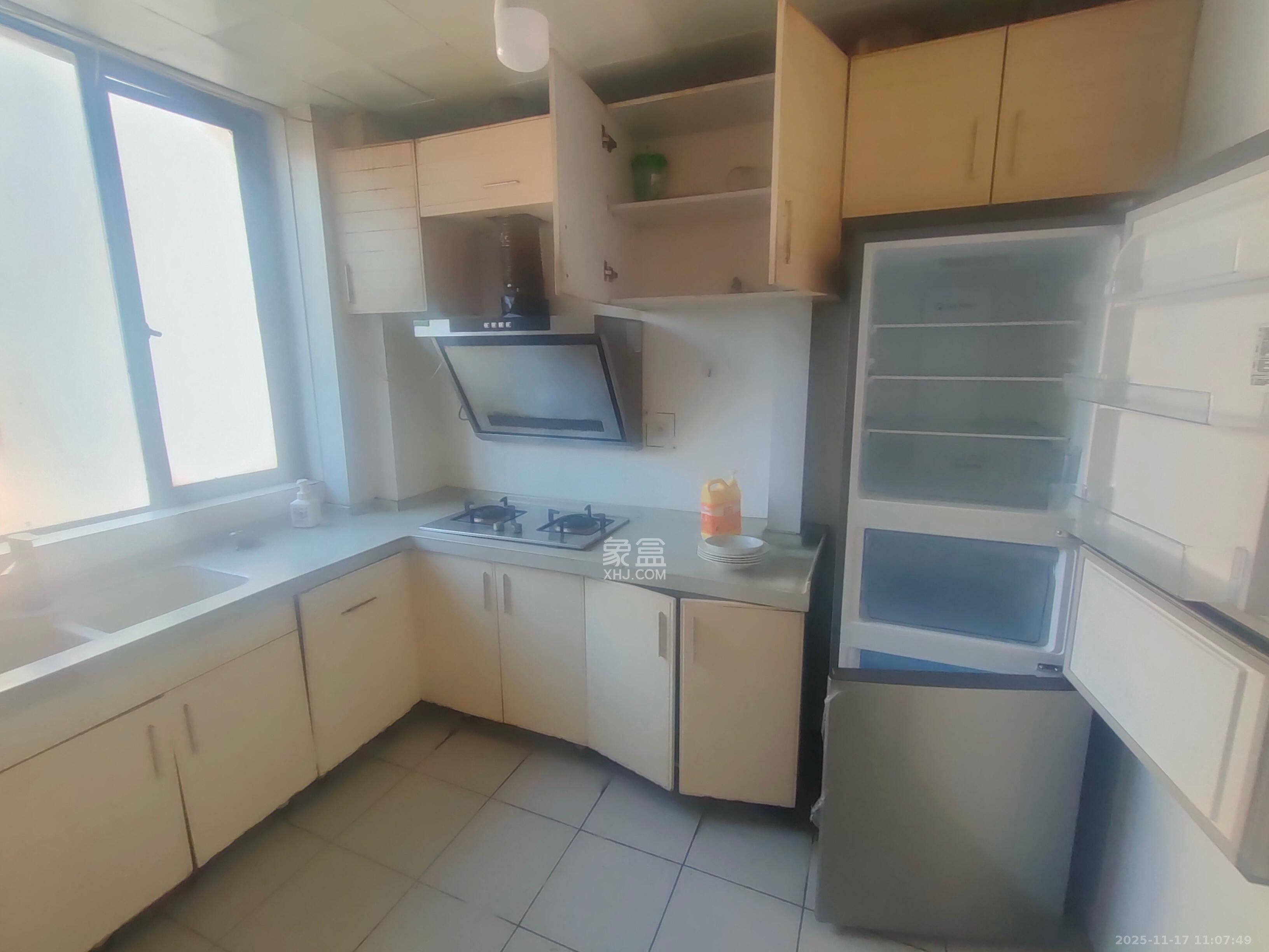 东方新城  2室2厅1卫    2000.0元/月室内图