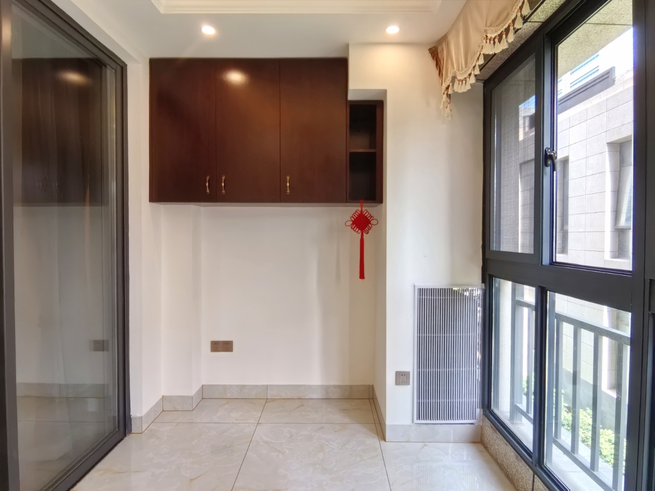 海航豪庭北苑  3室2厅2卫    360.0万客厅