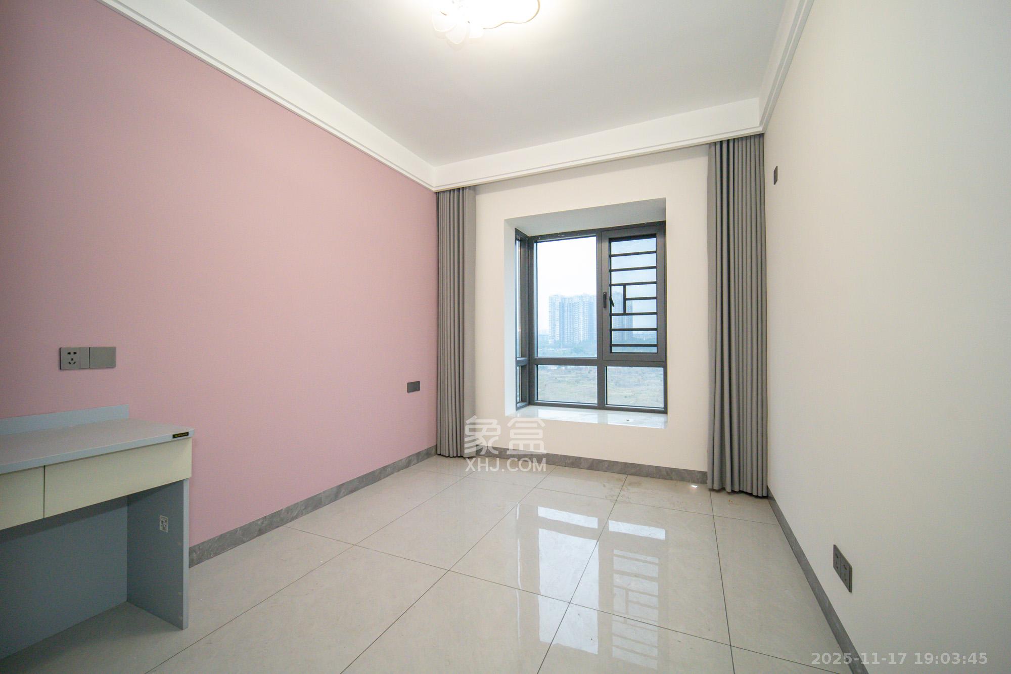 楚天世纪城西苑  3室2厅2卫    2400.0元/月室内图