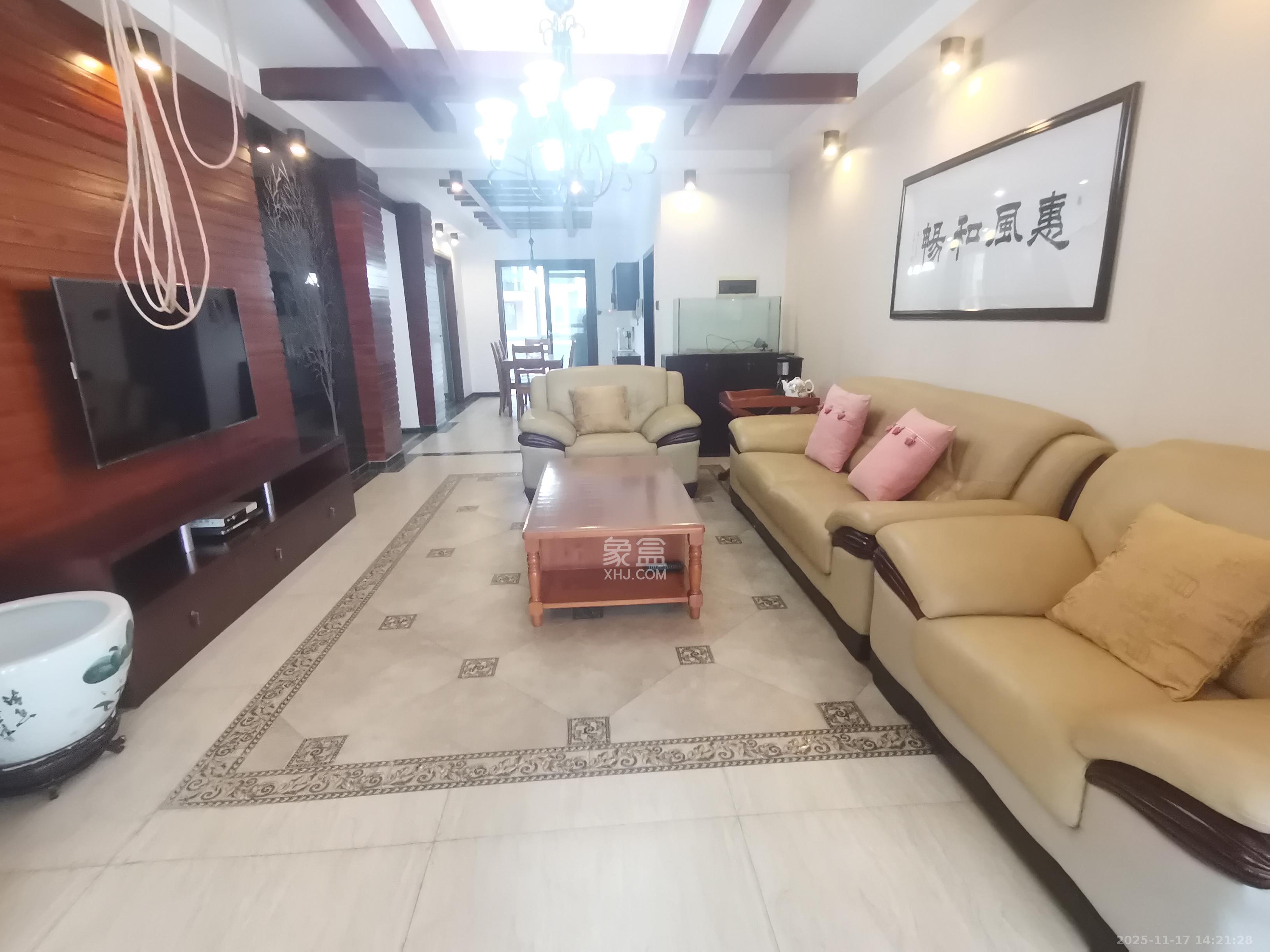 山语城一期  3室2厅2卫    3600.0元/月室内图