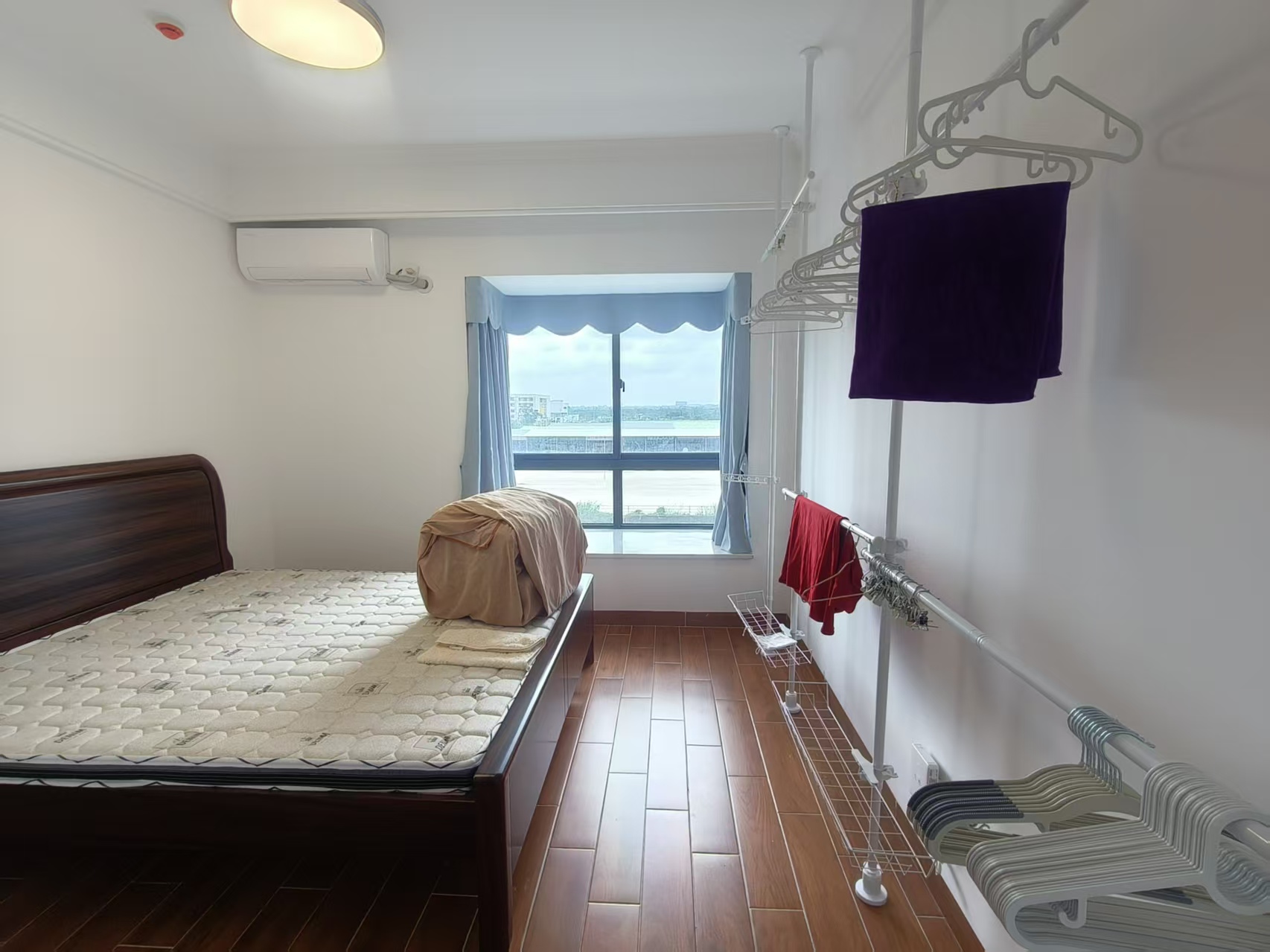 椰海家园二期  3室2厅2卫    2500.0元/月室内图