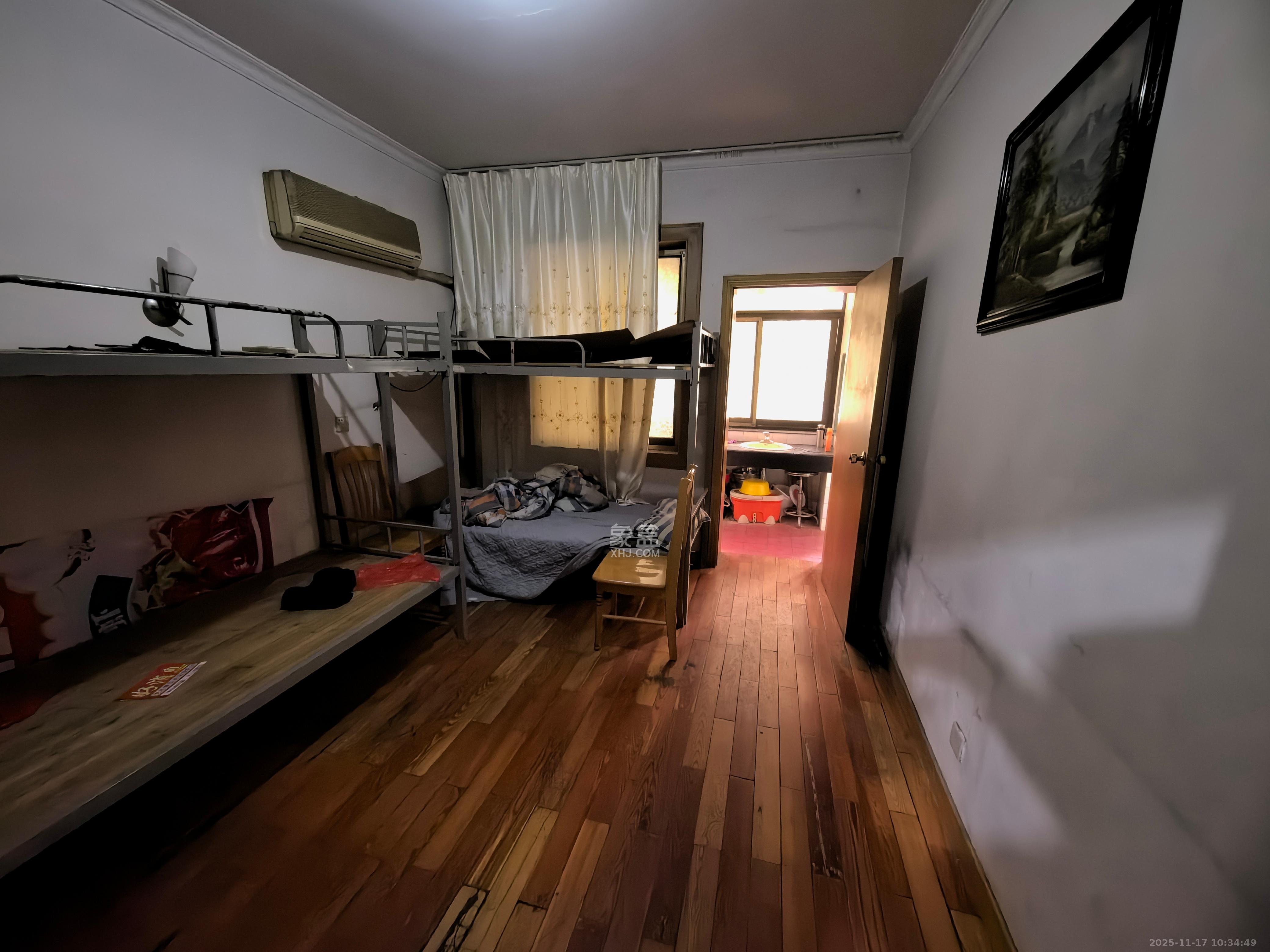 省工商局院内宿舍(江边工商局) 1室2厅2卫 3300.0元/月 省工商局院内宿舍(江边工商局) 1室2厅2卫 3300.0元/月室内图