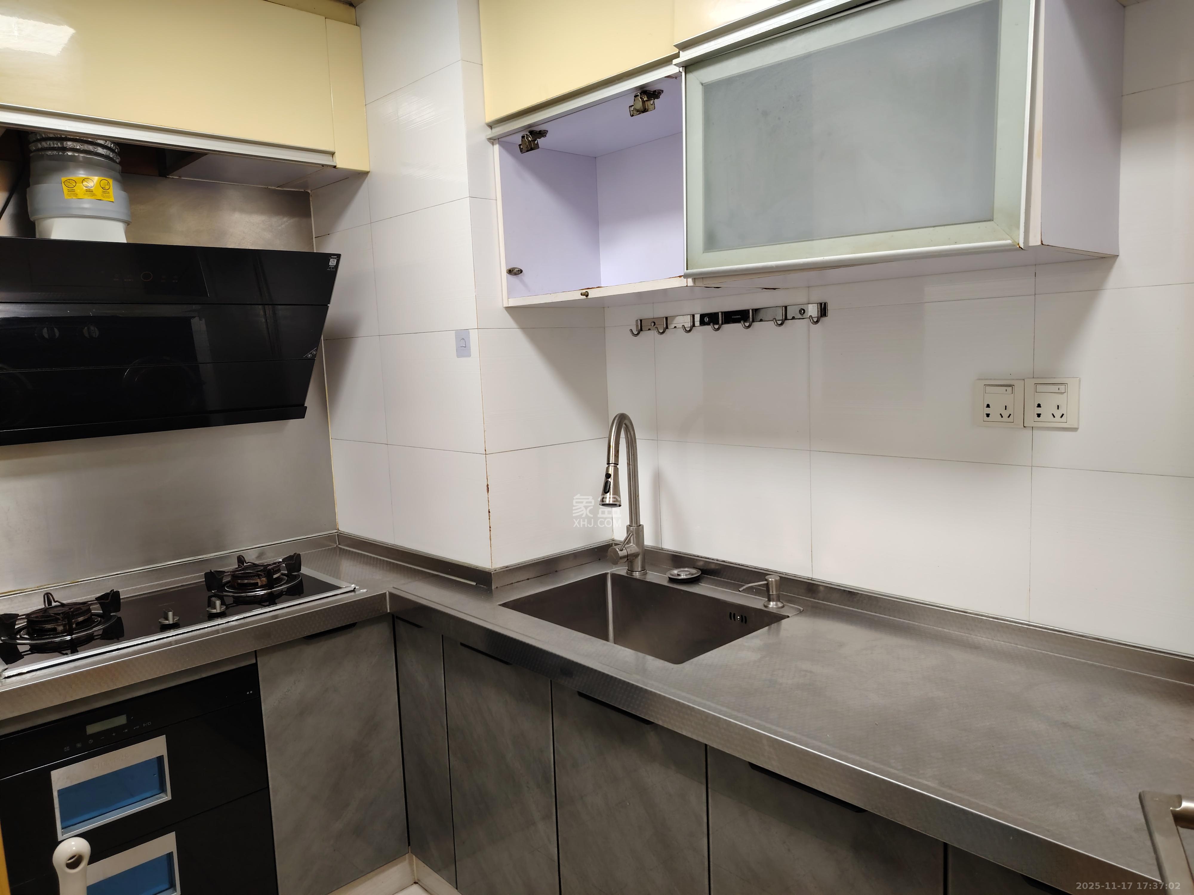 珠江花城四期花盛  1室2厅1卫    2200.0元/月室内图