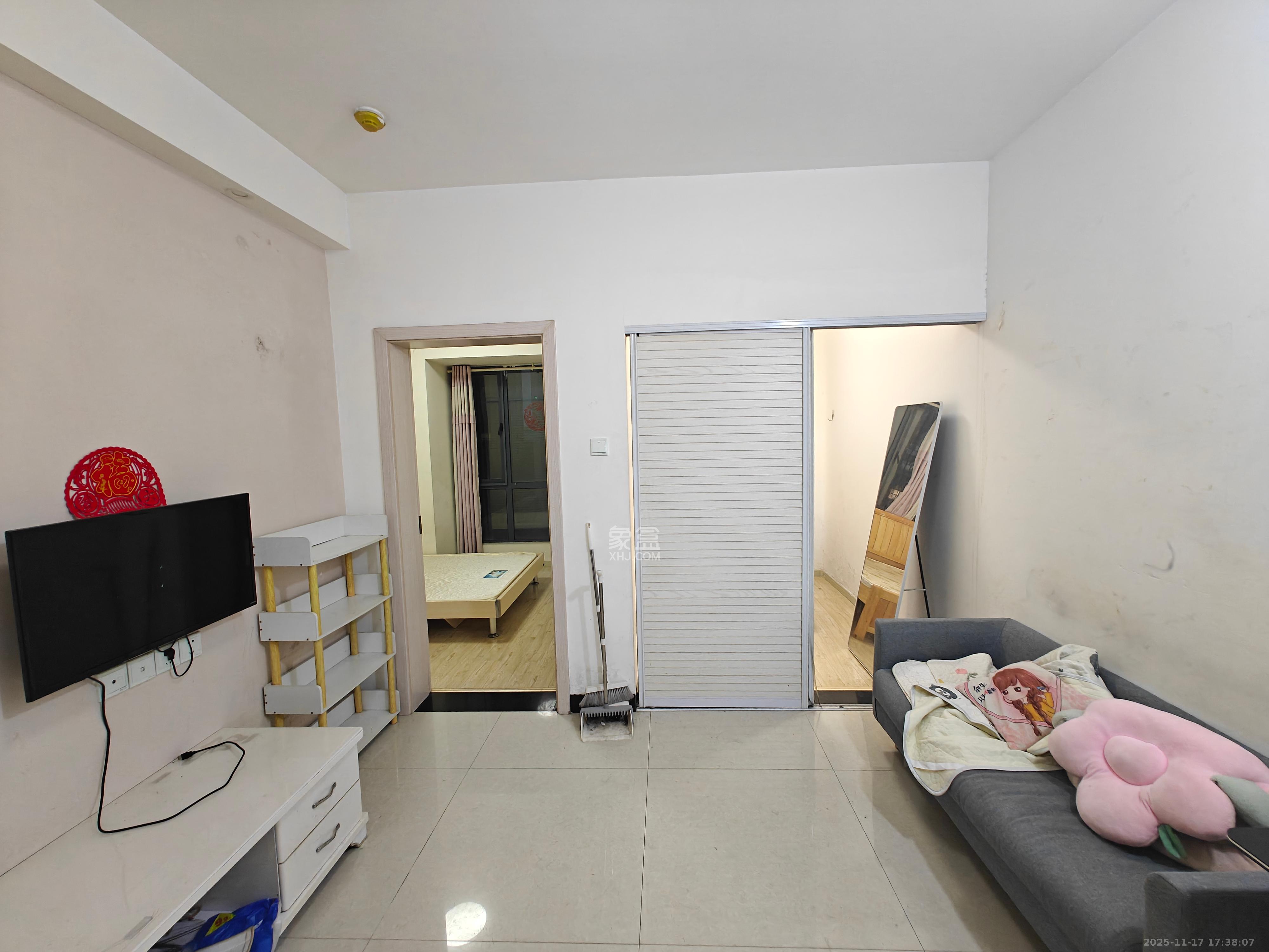 中建芙蓉工社  1室1厅1卫    1300.0元/月