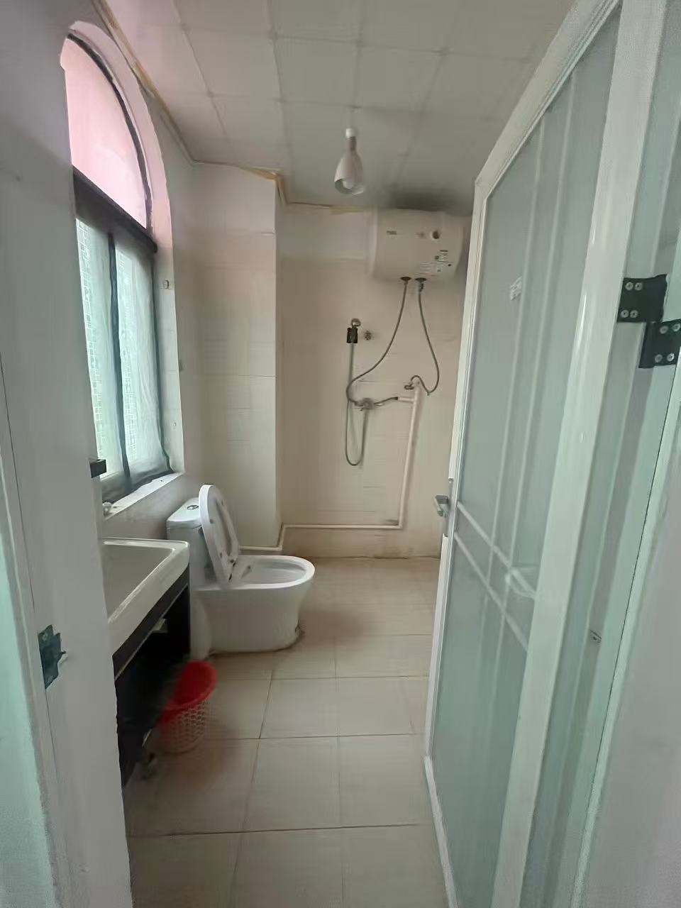 海房新村  10室3厅4卫    365.0万客厅