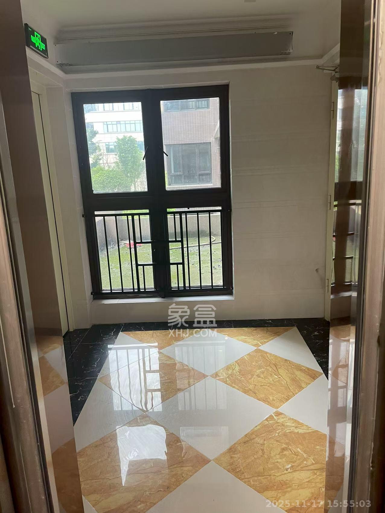 碧桂园潭州府  3室2厅2卫    50.0万客厅