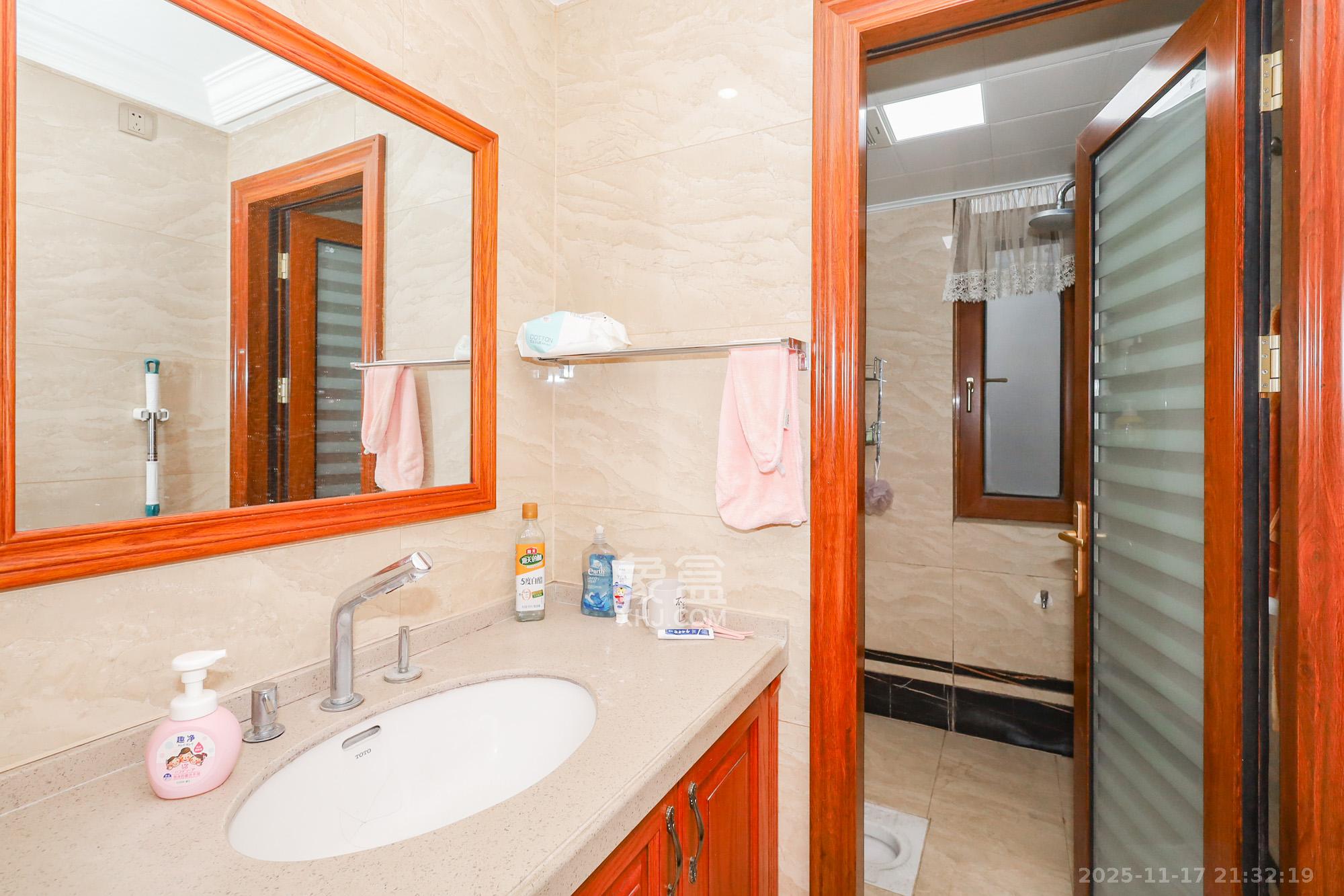 南山雍江汇(滨江国际新城) 4室2厅2卫 358.0万 南山雍江汇(滨江国际新城) 4室2厅2卫 358.0万卫生间